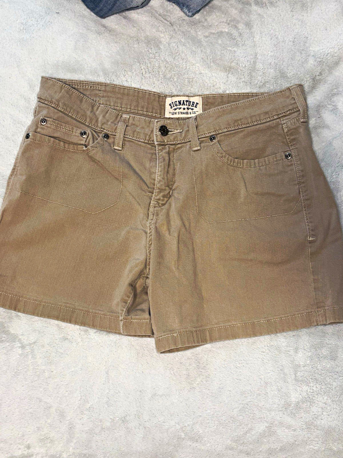 Signature by Levi Strauss & Co Beige Twill Chino Mid Rise Shorts Women’s 12