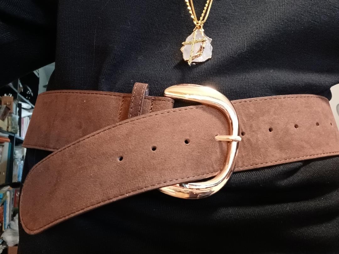 WOMEN BROWN MATTE SUEDE BELT GOLDEN BUCKLE Size M belt length is 43 in NEW