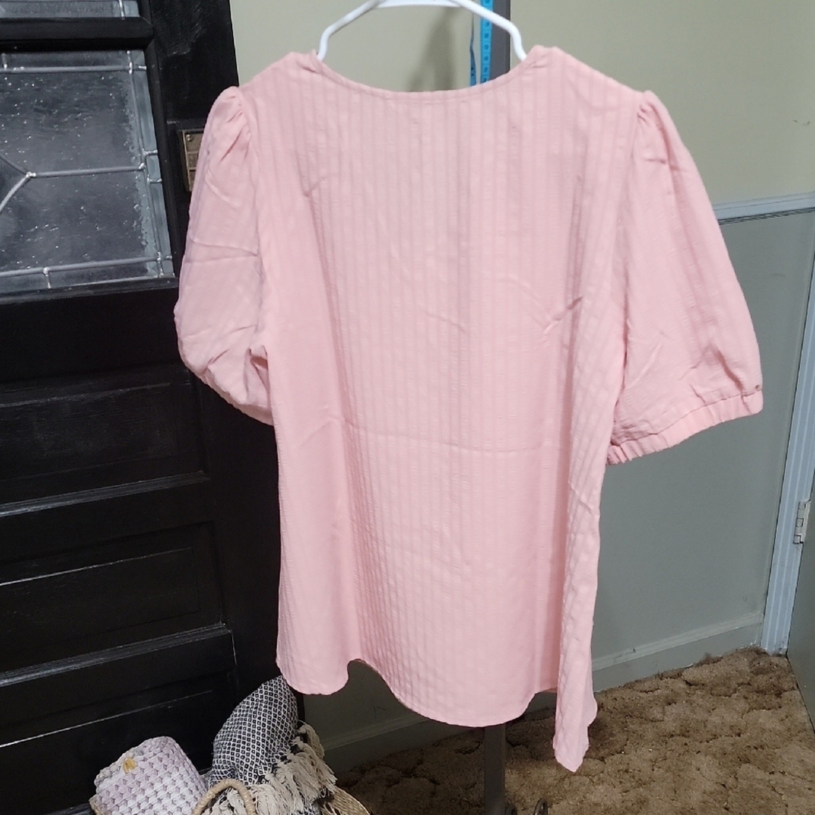 Davi & Dani Women’s Blouse Small Pink Textured V-Neck Puff Sleeve Casual Top