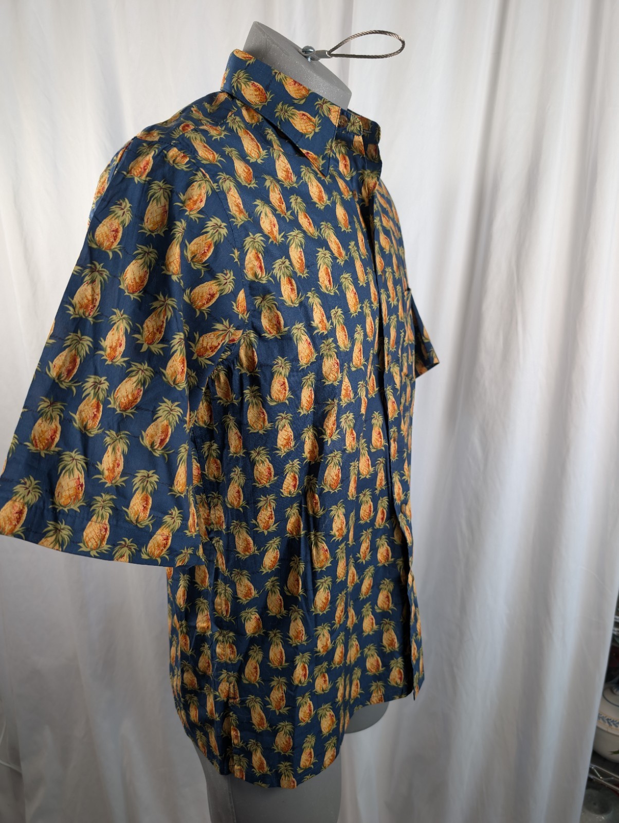 Men’s M Aloha Shirt Reyn Spooner Hawaiian Cotton Lawn 1.5″ Pineapples Oblique