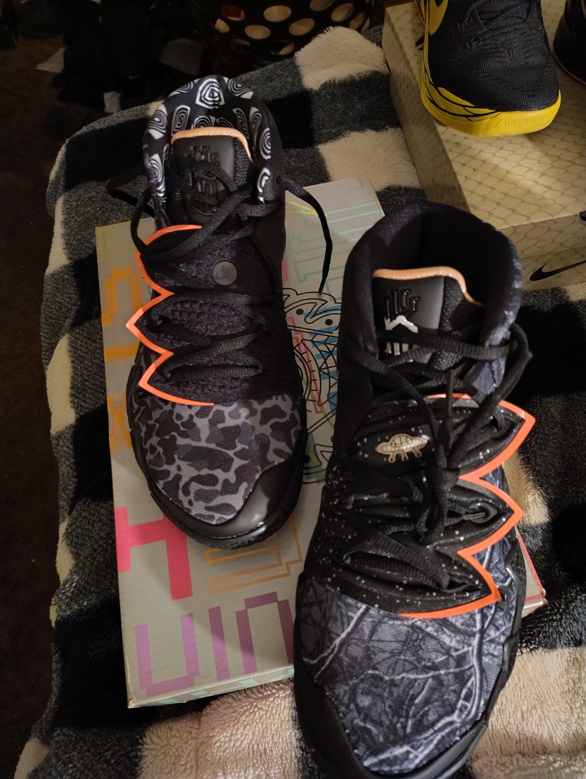 Nike Kybrid S2 What The Men’s Basketball Mid Top Black/Atomic Pink CQ9323-001