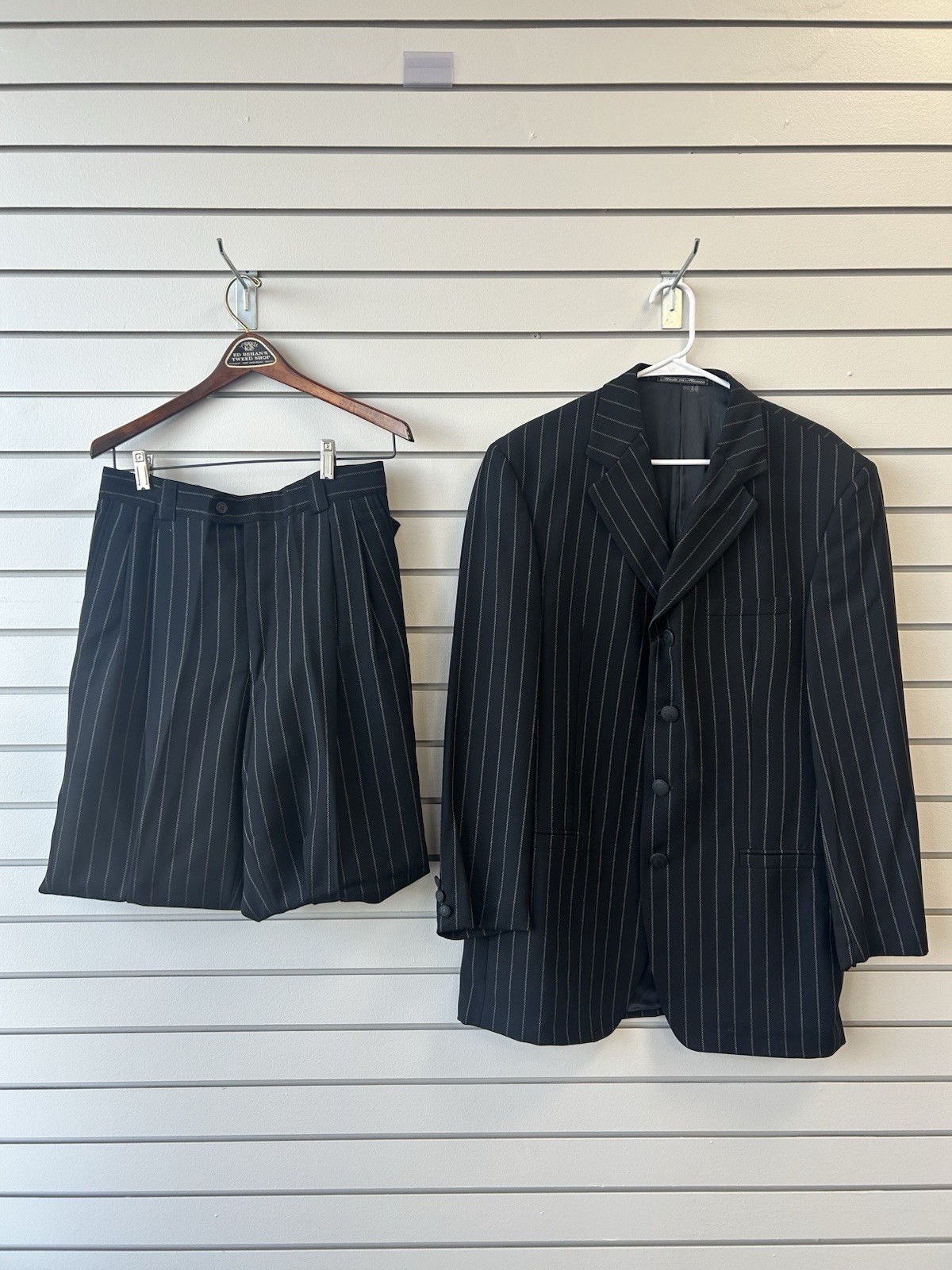Men’s Pinstriped Vintage Versace Classic V2 2 Piece Suit