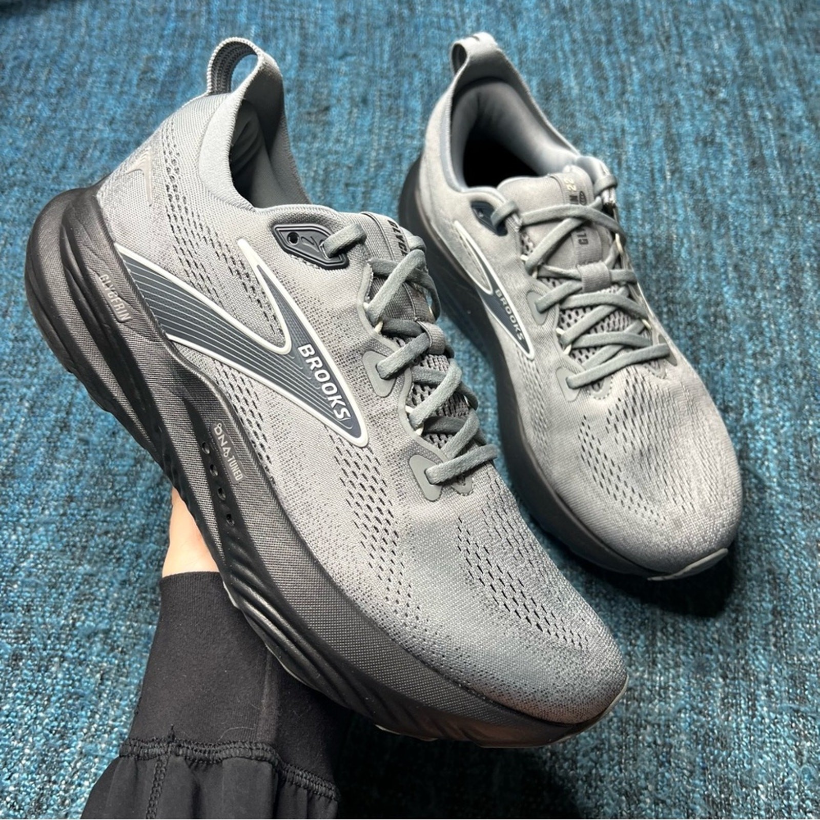 Brooks Glycerin 22 Running Shoes in Primer Grey Ebony Men’s Size 9.5 WIDE 2E