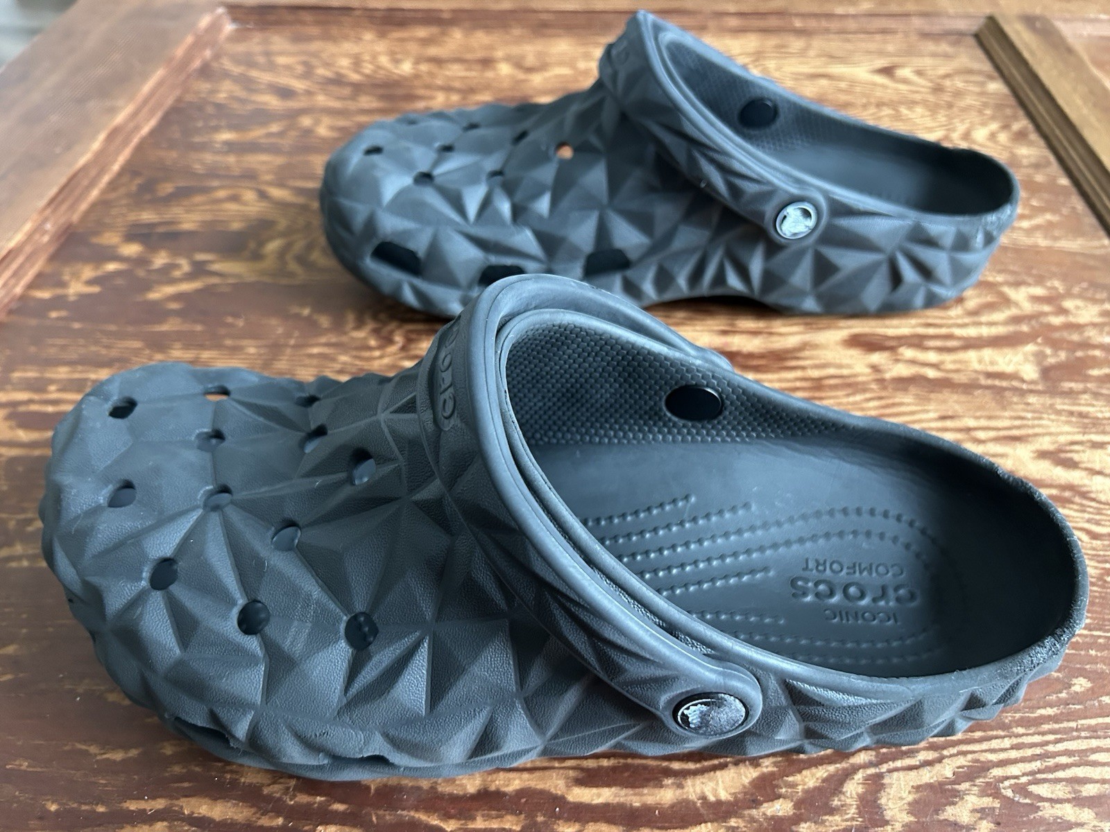 Crocs Unisex-Adult Classic Black Geometric Clog W9- M11
