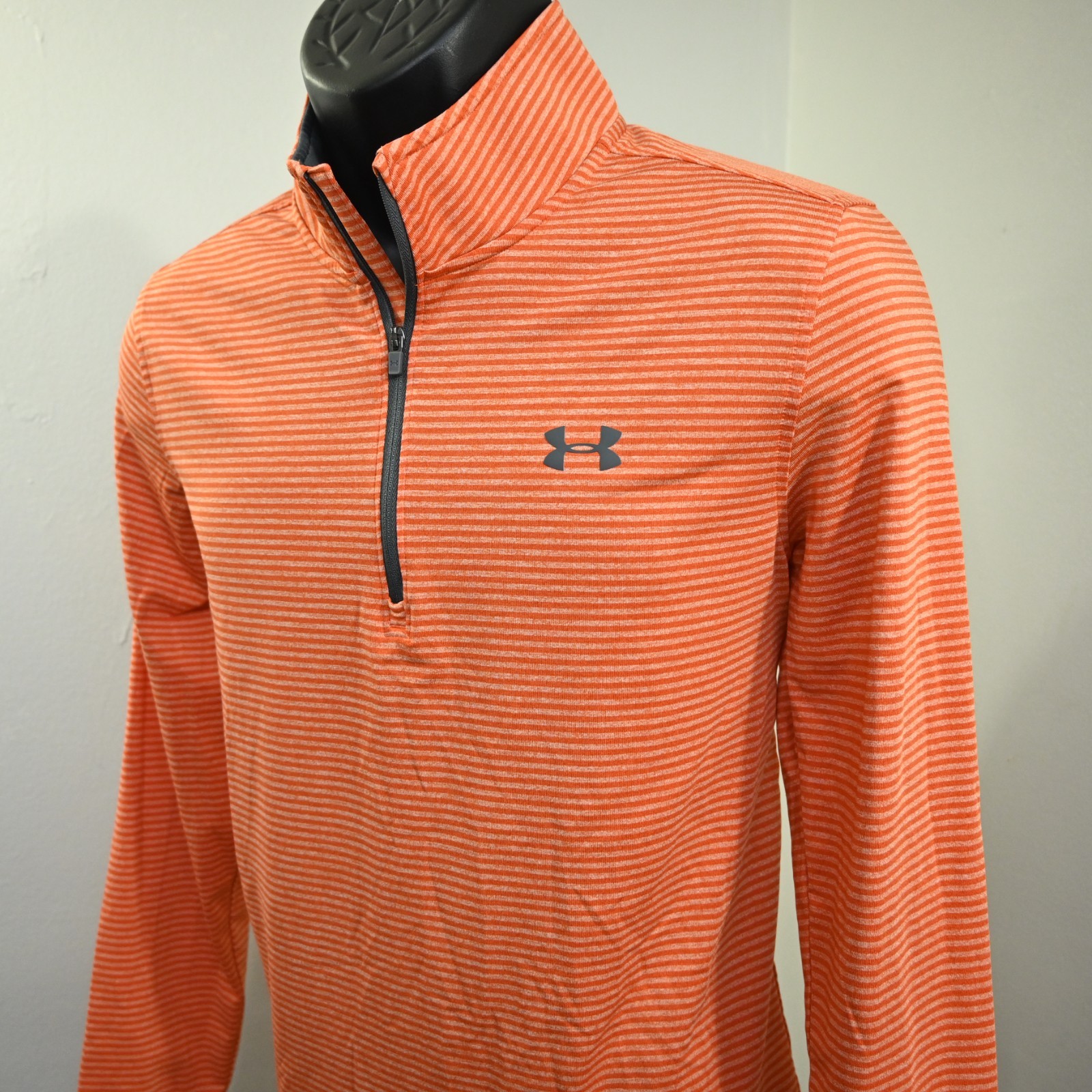 Under Armour 1/4 Zip Golf Jacket Mens Small Orange Loose Pullover Lightweight