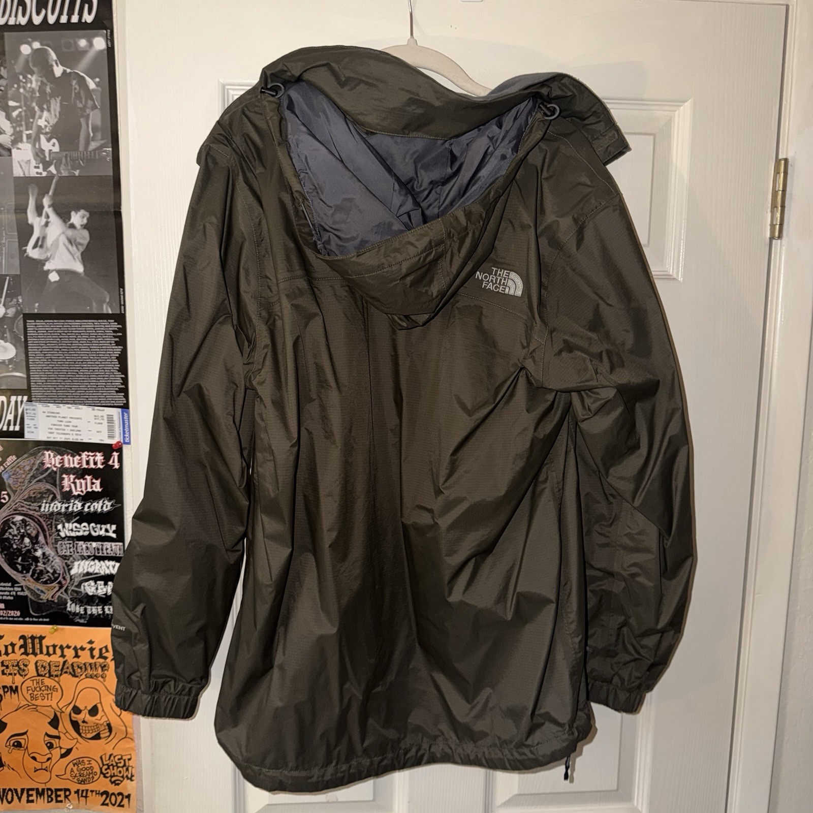 The North Face DryVent Men’s M Hooded Zip Nylon Mid-Length Rain Coat Green