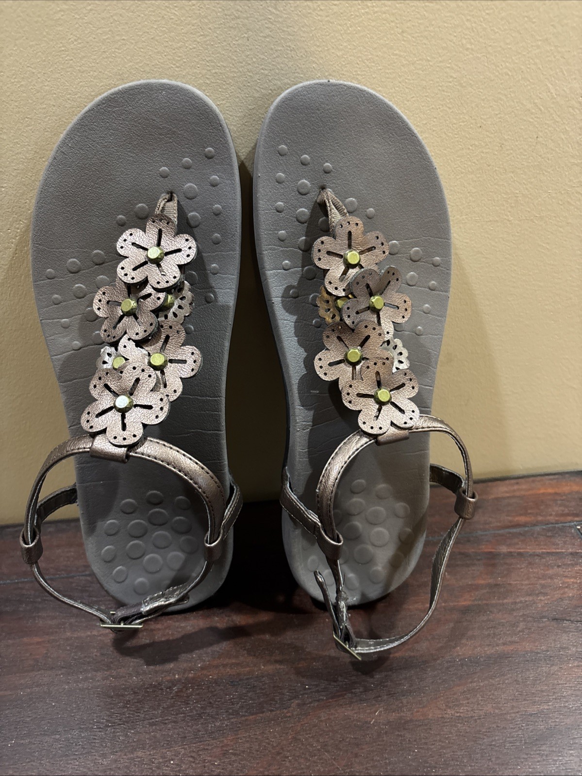 Vionic Julie II Bronze/ Brown Leather Floral Thong T strap Sandals Womens Sz 8