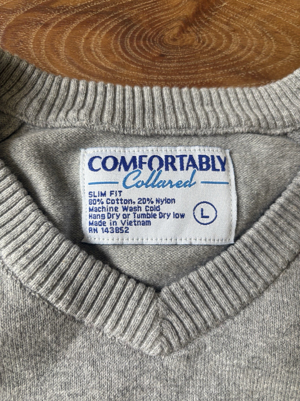 Comfortably Collared Men’s Gray V-Neck Pullover Sweater L Slim Fit Solid Knit