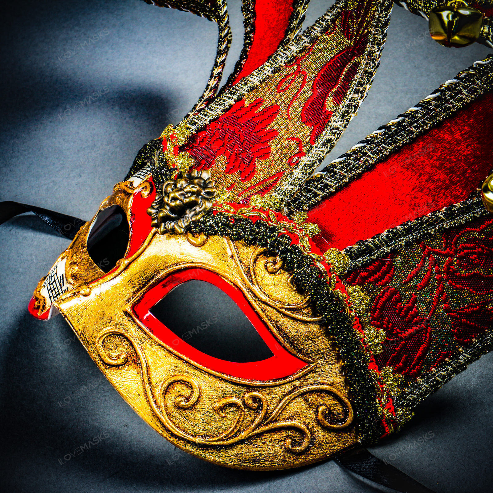 Jester Joker Venetian Musical Eye Mask with Bells – Gold Red Halloween Eye Mask