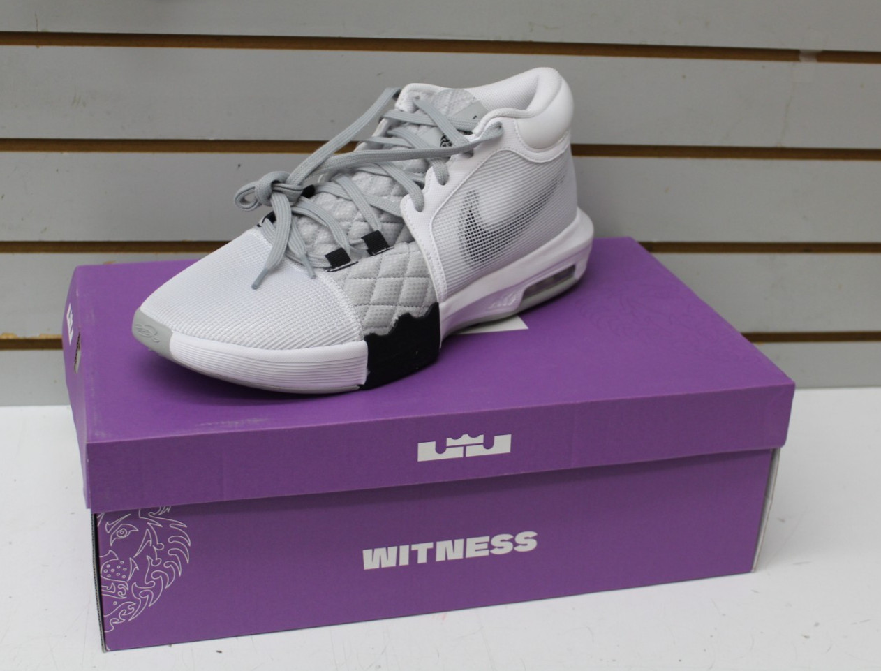 Nike LeBron James Witness VIII White Light Smoke Grey Black FB2239-100 Men’s NEW