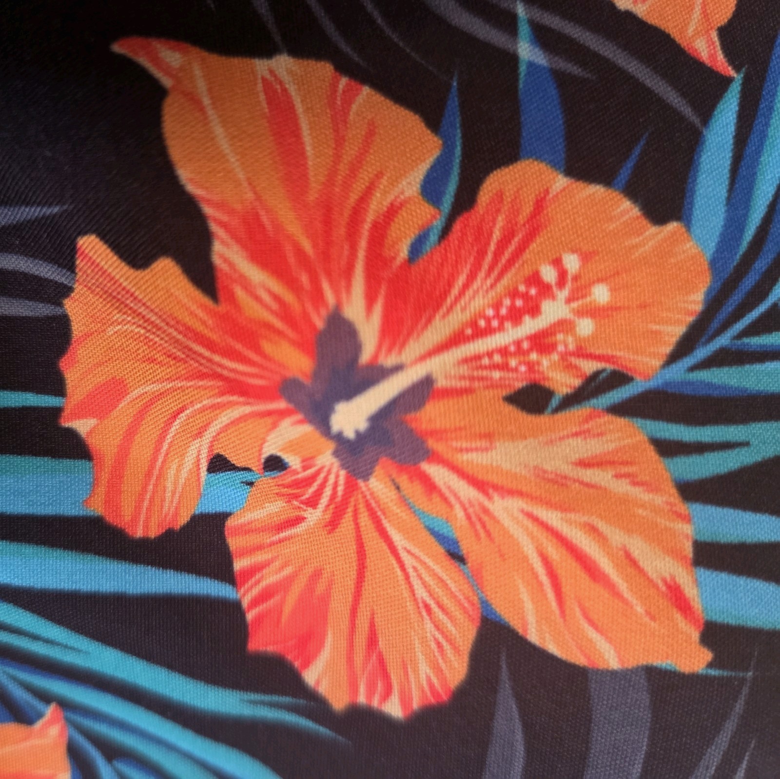 WESC Hawaiian Floral Shirt Men’s XXL Sweden Beach Pocket Comfort Cruise Unisex