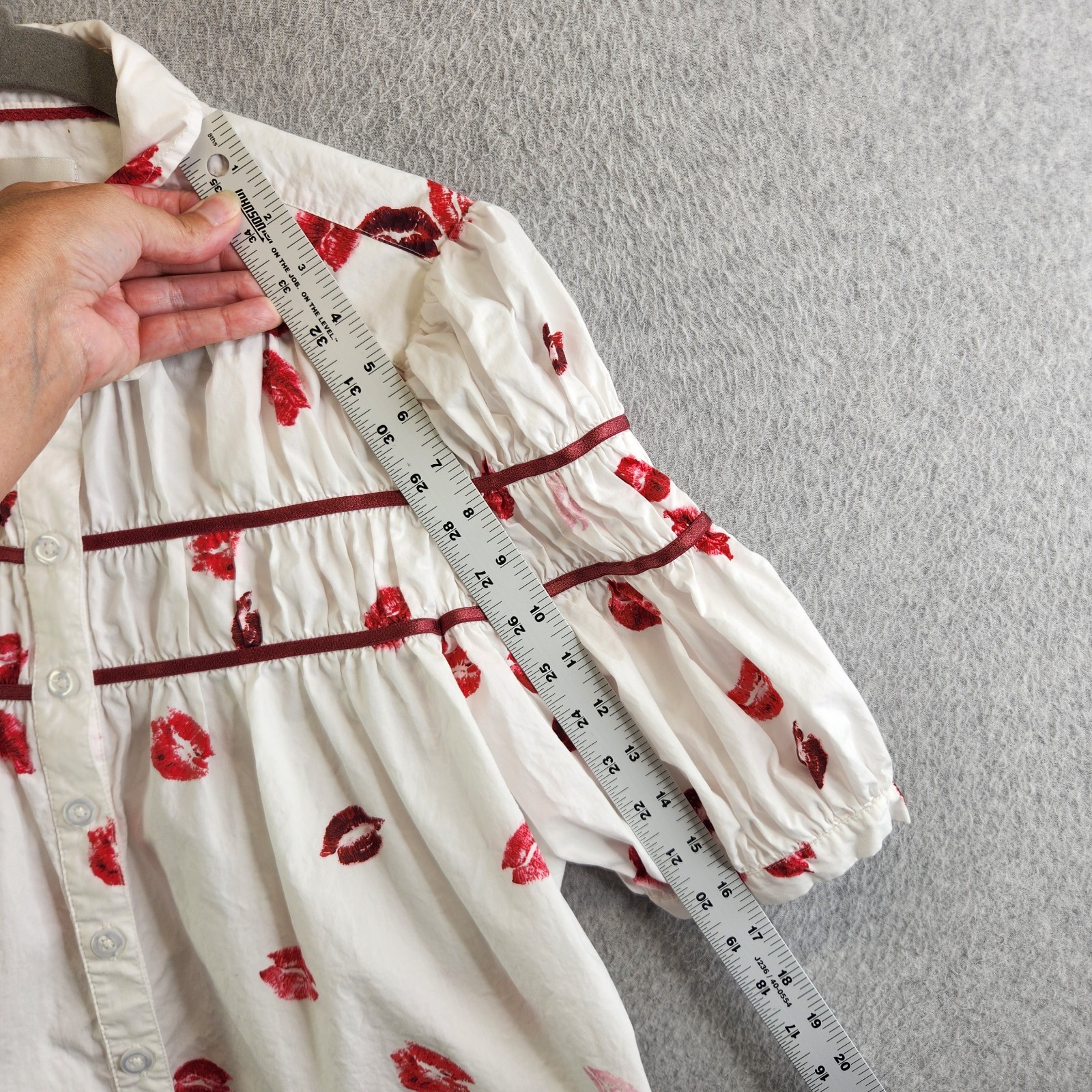 Maeve Top L Leandra Shirred Yoke Blouse Lipstick Kisses Novelty Valentines Day