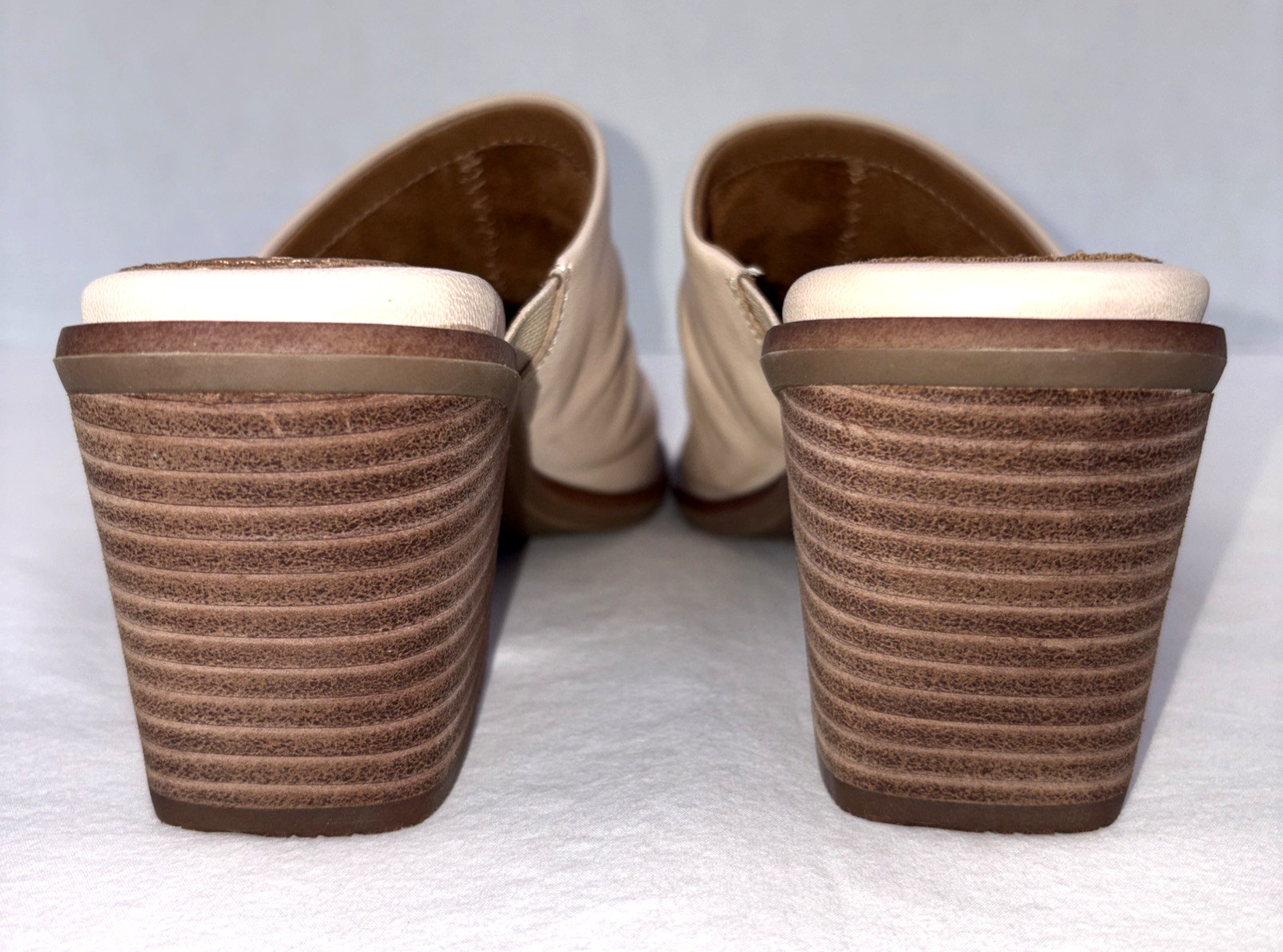 NEW Earth Leather Ruched Light Tan Block Heel Mules Narrow Toe Opening Size 6.5