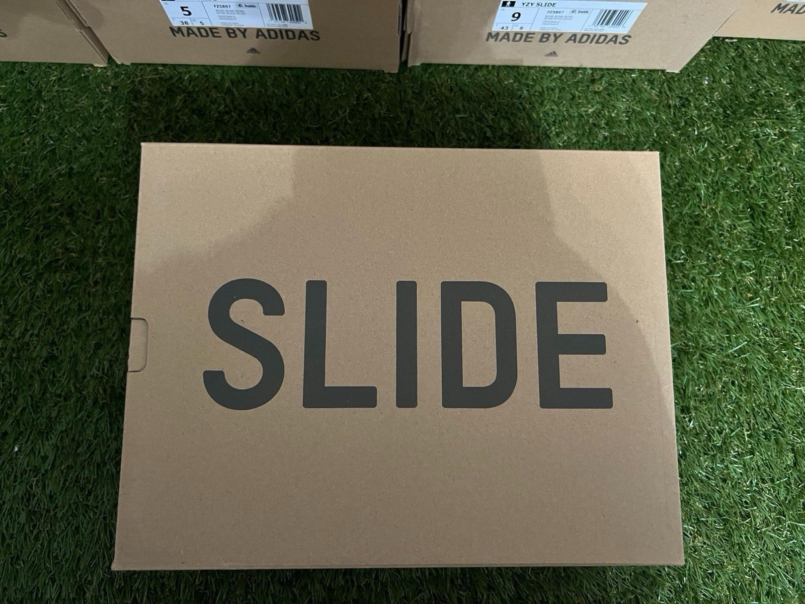 NEW IN BOX adidas Yeezy Slide Slate Grey ID2350 Men’s Size 9