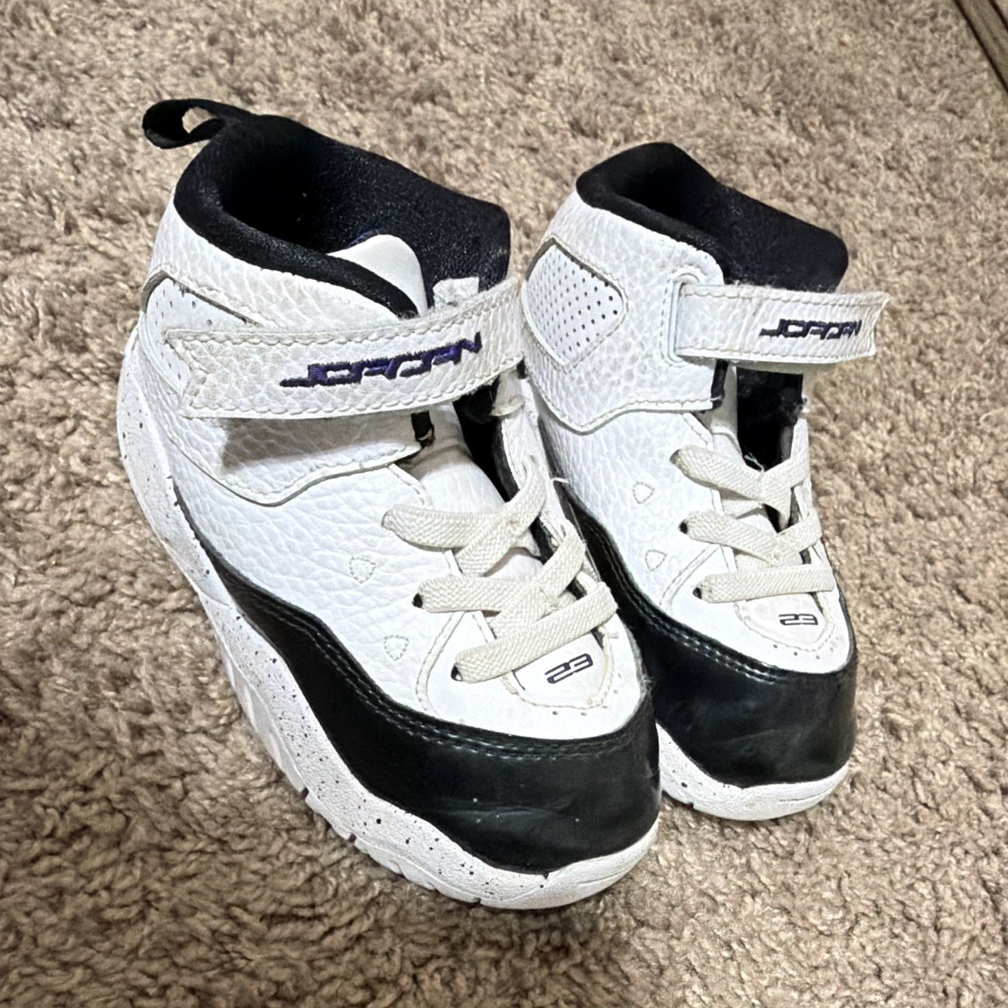 Jordan 23 Unisex Kids Size 8 White/Black Mid Top Leather Strap Sneakers