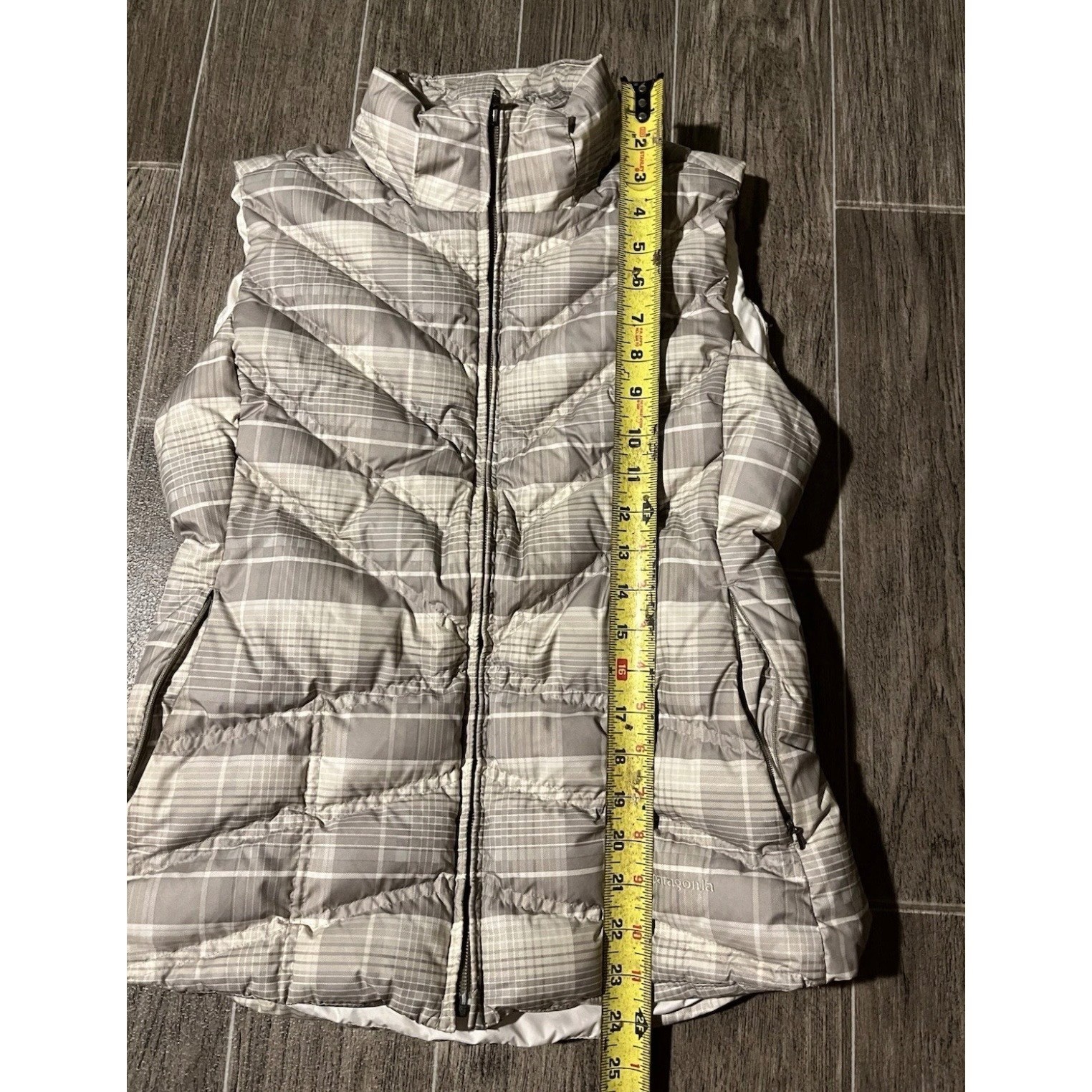 Patagonia Down With It Vest Womens Medium Gray White Plaid Puffer Zip