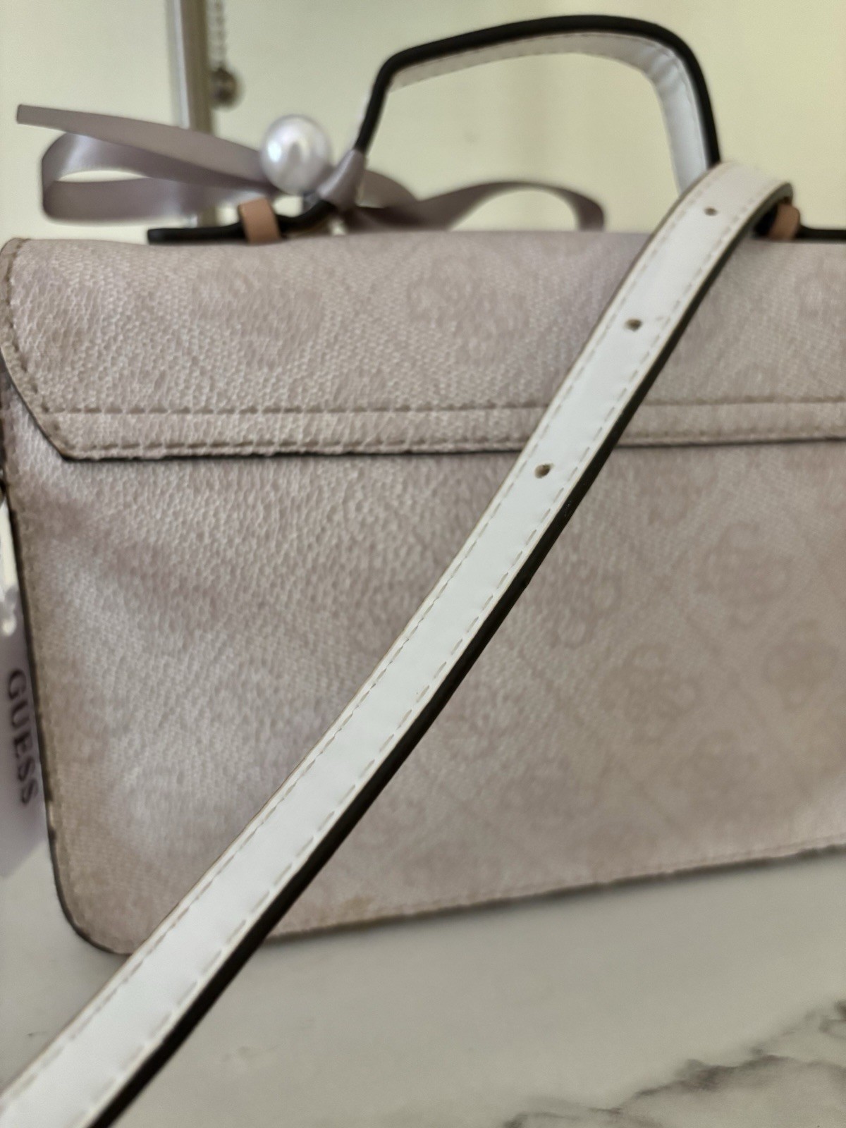 GUESS!7.5 By 6.5 Handheld Beitcrlastic Bag!