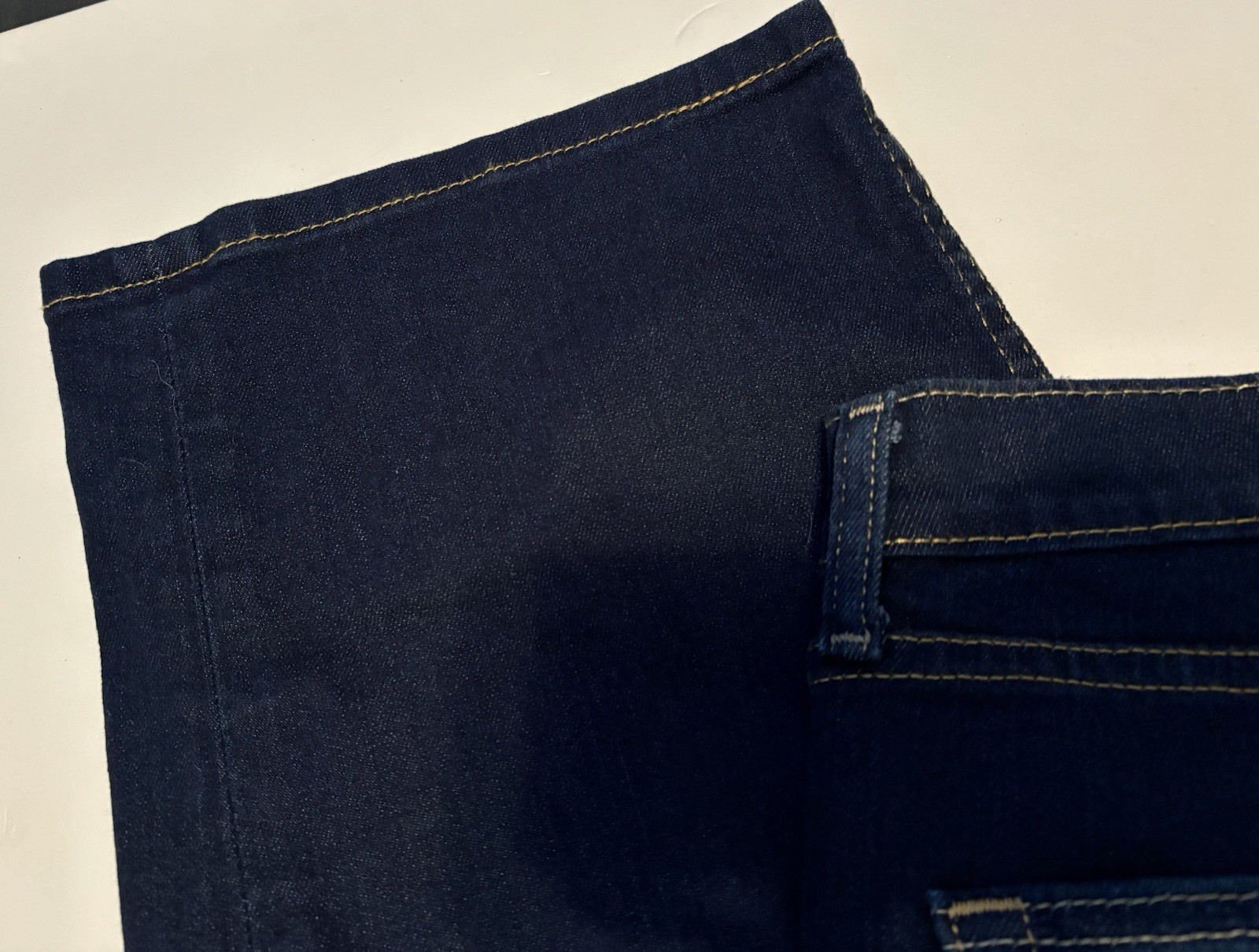 Levi Strauss 559 Men’s 44 x 32 Relaxed Fit Straight Leg Dark Wash Blue Denim