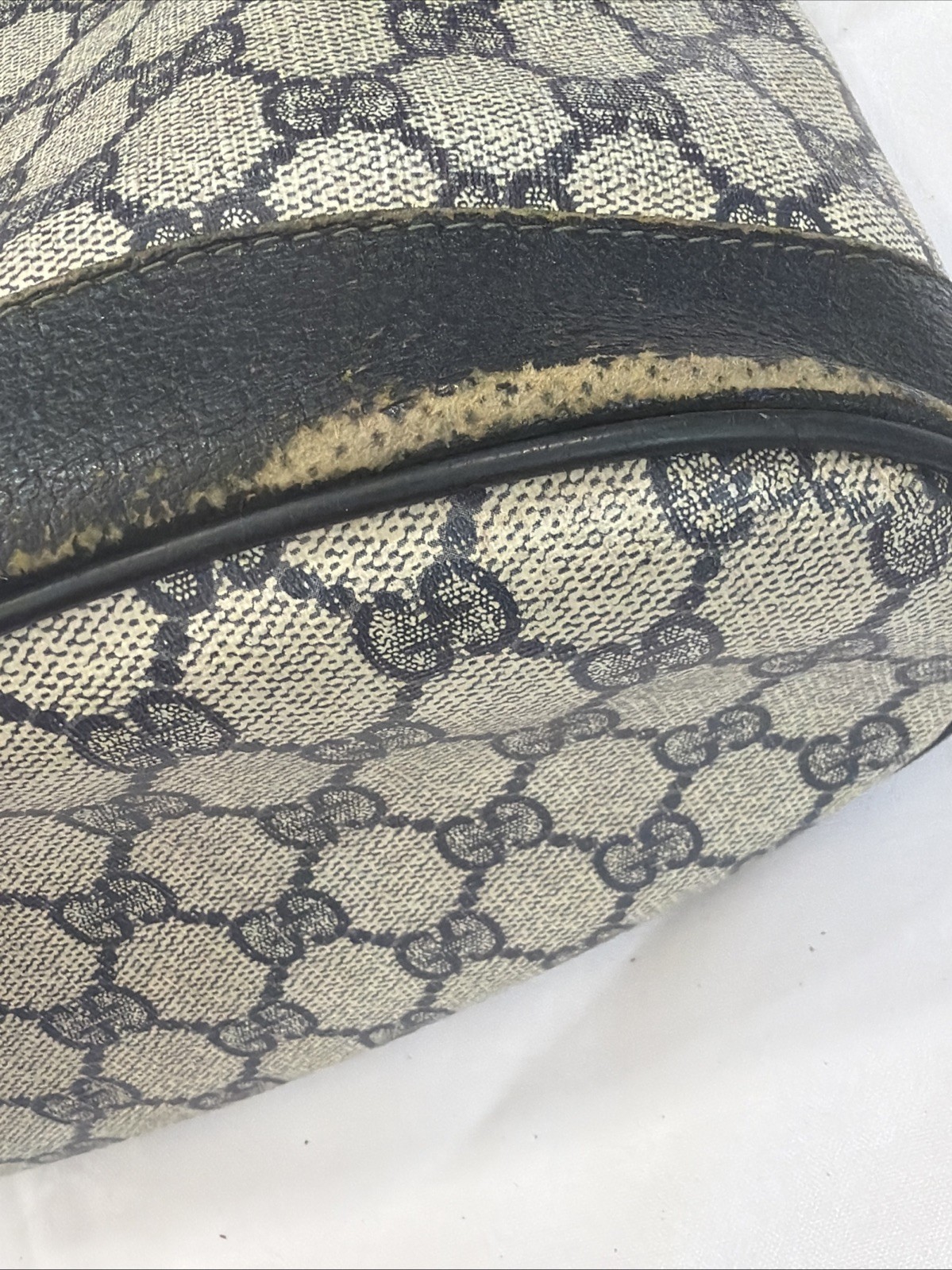 Vintage GUCCI Navy Blue GG Monogram Supreme Drawstring Bucket Bag Shoulder Purse