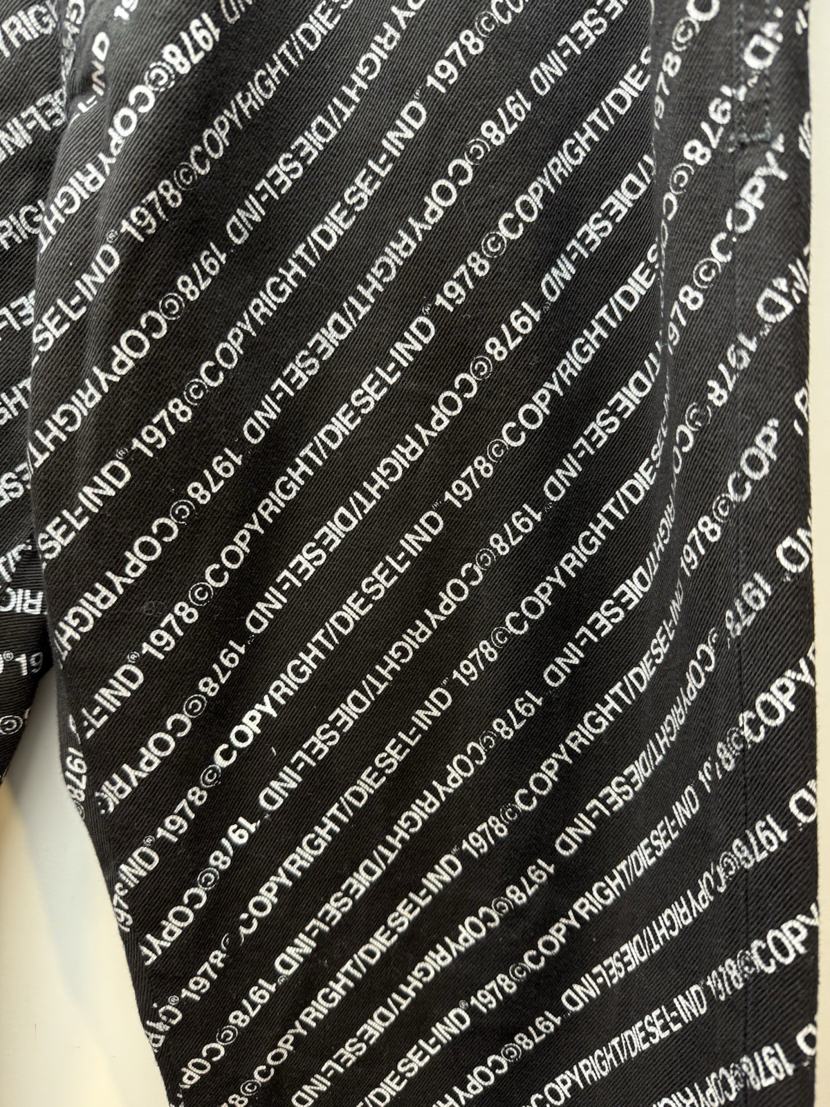 Rare DIESEL D-MACS-SP Jeans Size W36 L32 100% Cotton, Black With All-over Print