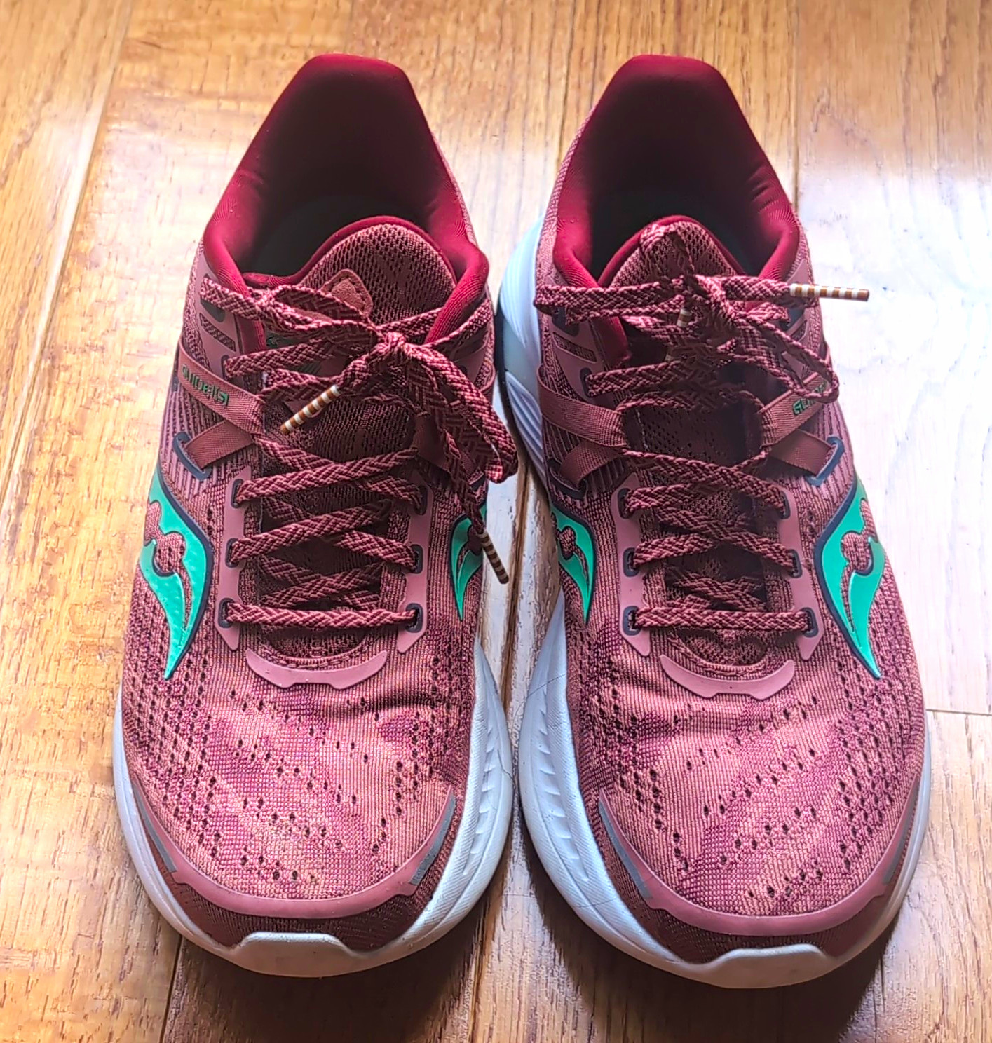 Saucony Guide 16 Women’s Low Top Running Shoes Burgundy/Teal/White S10810-25