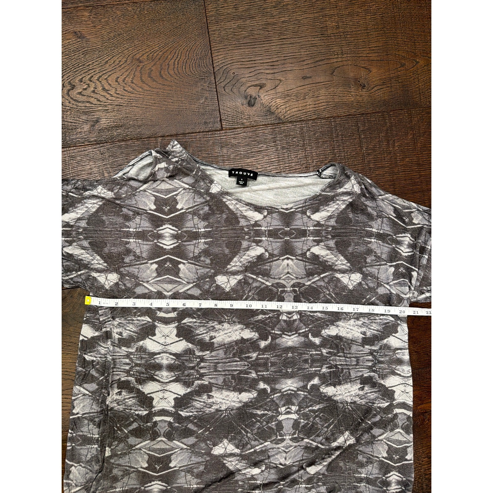 Trouvé Nordstrom Cold Shoulder Graphic Print Top – Size Small