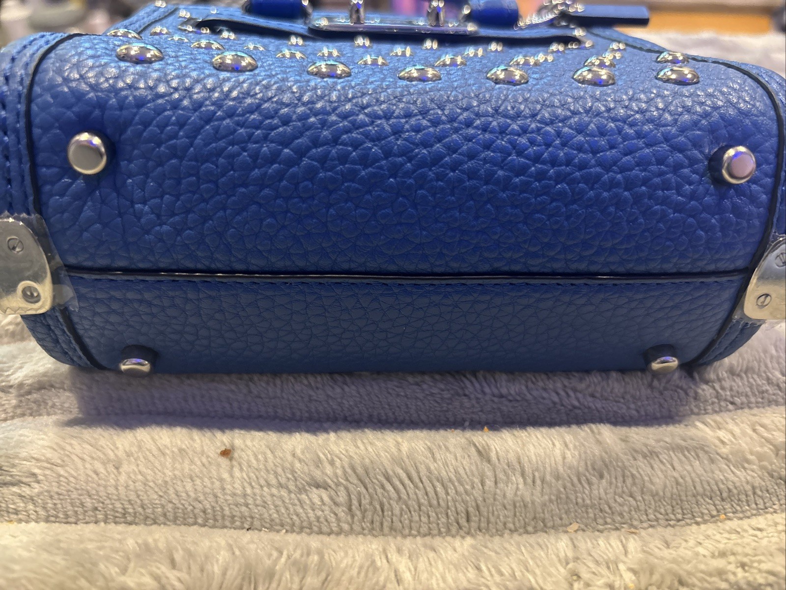COACH SWAGGER 15 IN PEBBLE LEATHER WITH OMBRE RIVETS (COACH F57138)