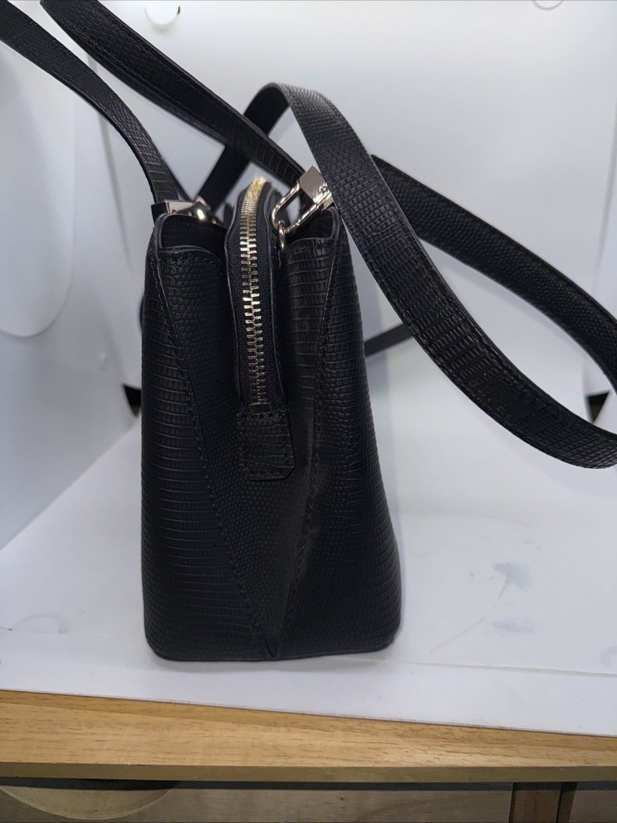 Guess Black Embossed Satchel Bag Real Nice Brand New Condition Pt3