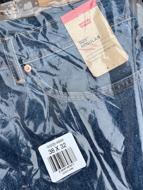 Levi’s Men’s 505 Dark Stonewash Regular Fit Straight Leg Jeans 38W 32L. NEW!!!