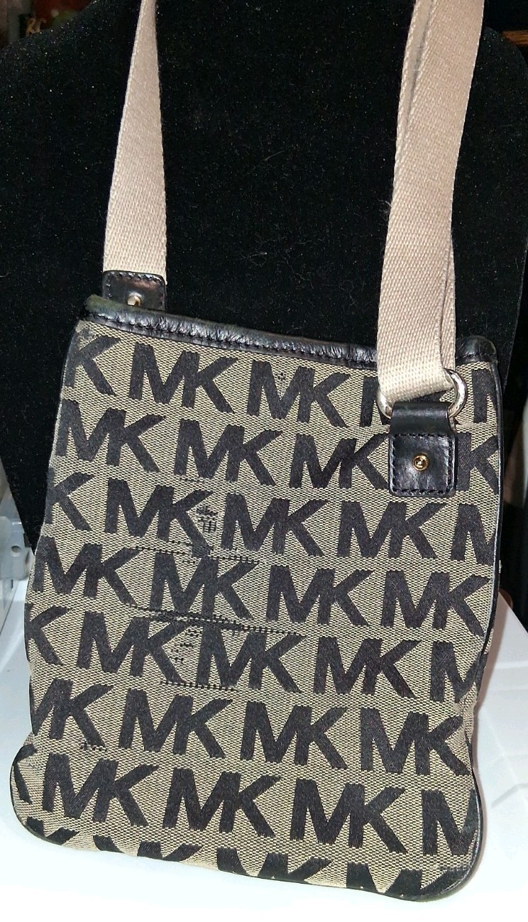 Michael Kors MK Logo Small Crossbody Bag Beige/Black Zip, Lined, Outer Pockets