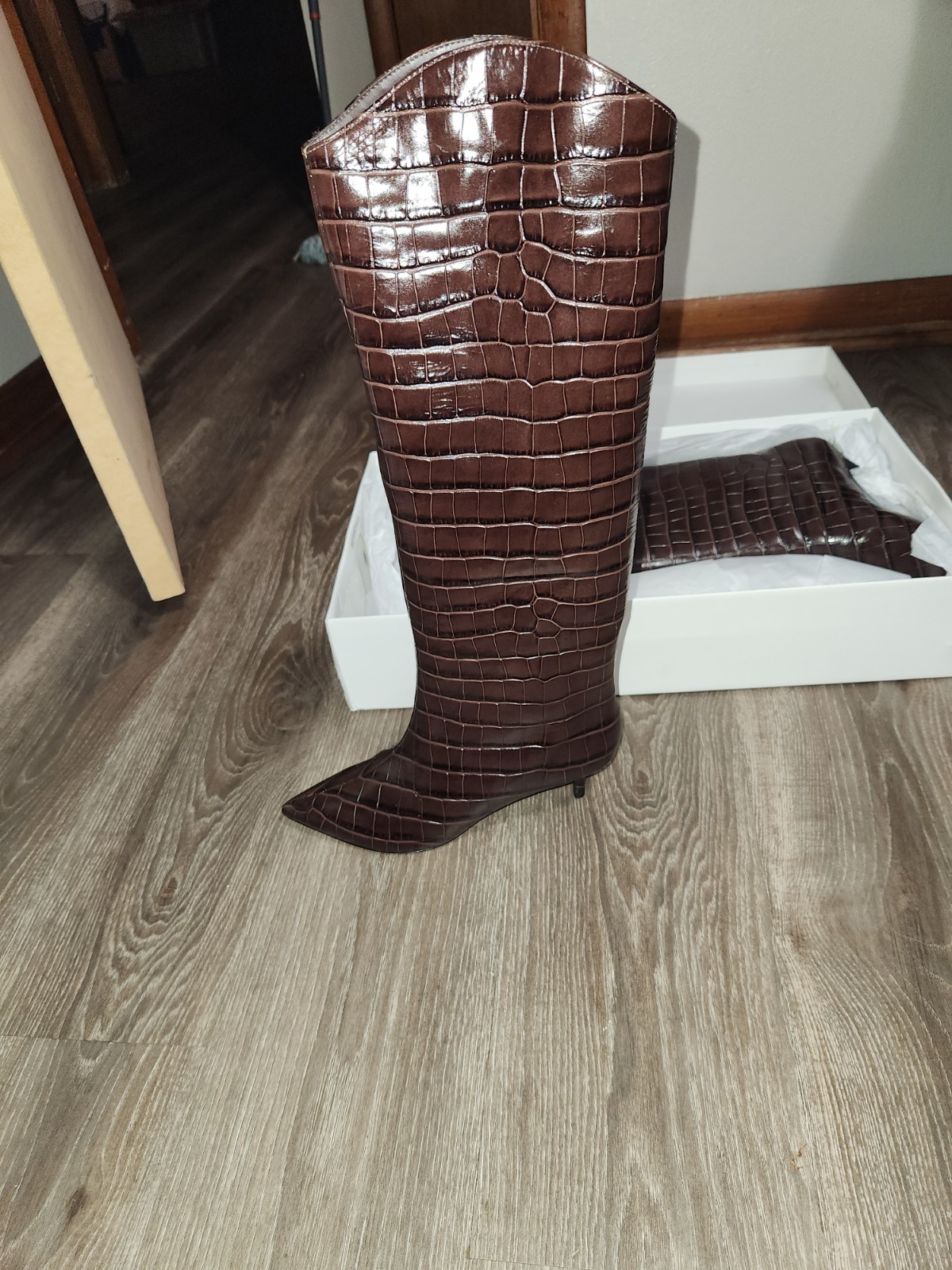 Schutz Women’s Size 8B Maryana Croc Embossed Leather Knee Boots Dark Chocolate