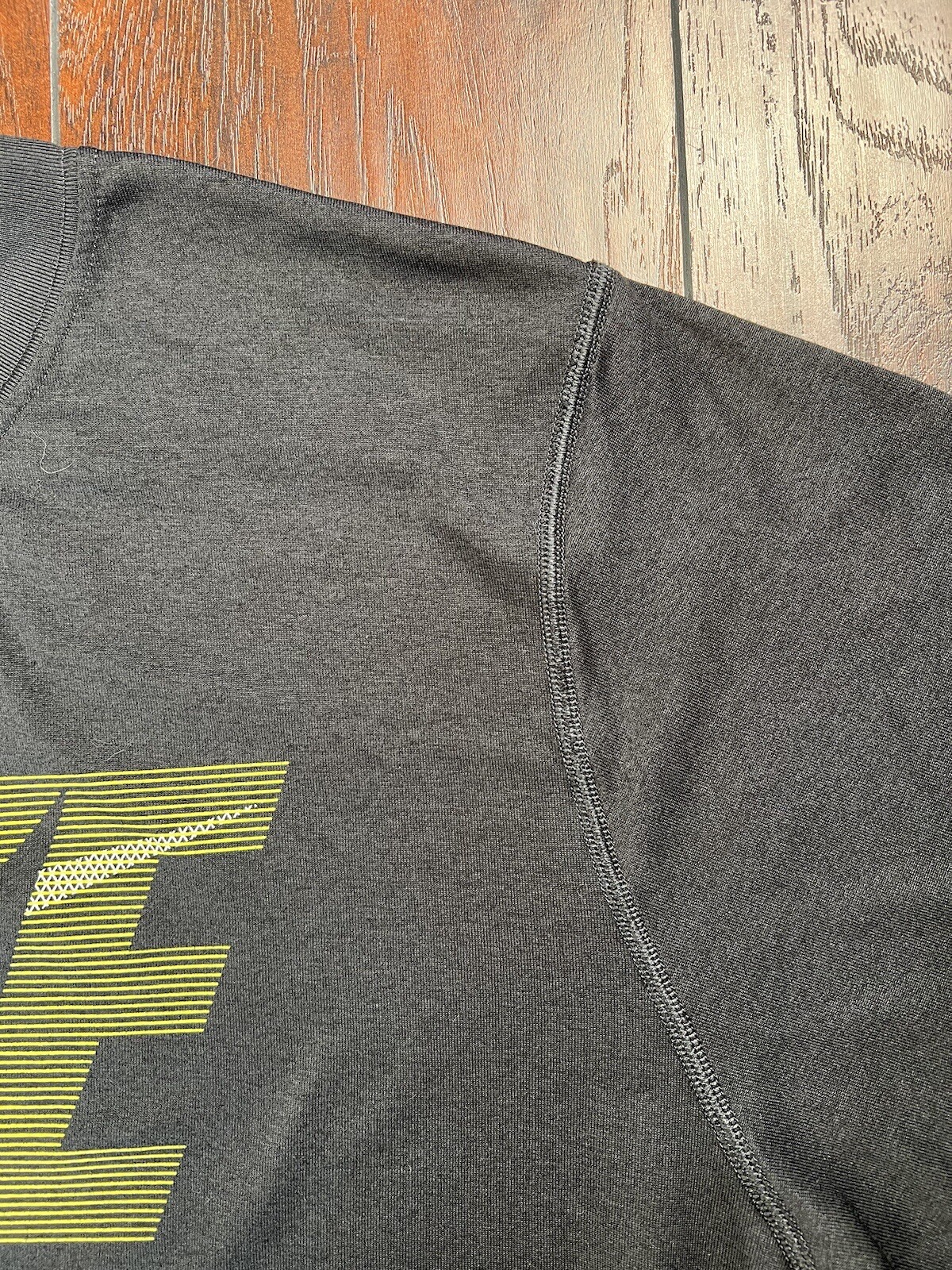 Nike Legend Swoosh Men’s Sportswear T-Shirt Active Short Sleeve Graphic Tee Sz L