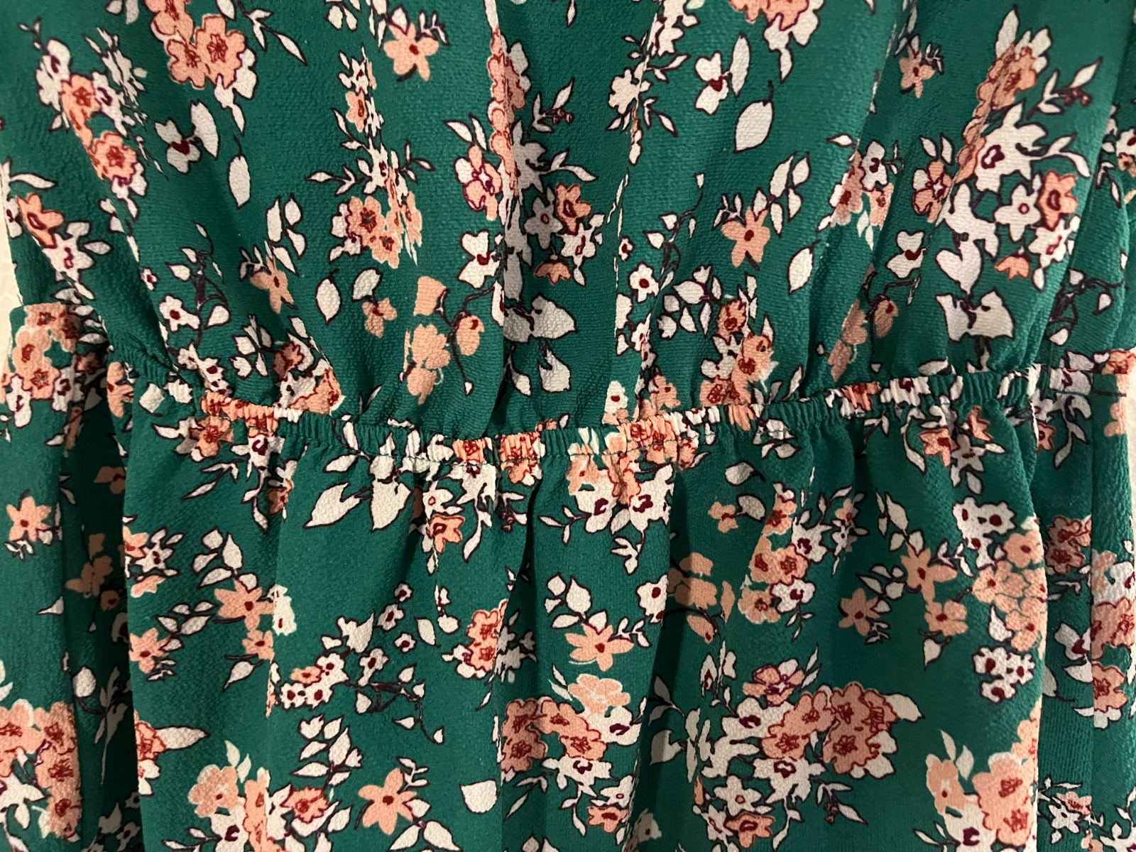 Monteau Women’s M Medium Green w Peach/White Short Sleeve Tie Wrap Flutter Shirt