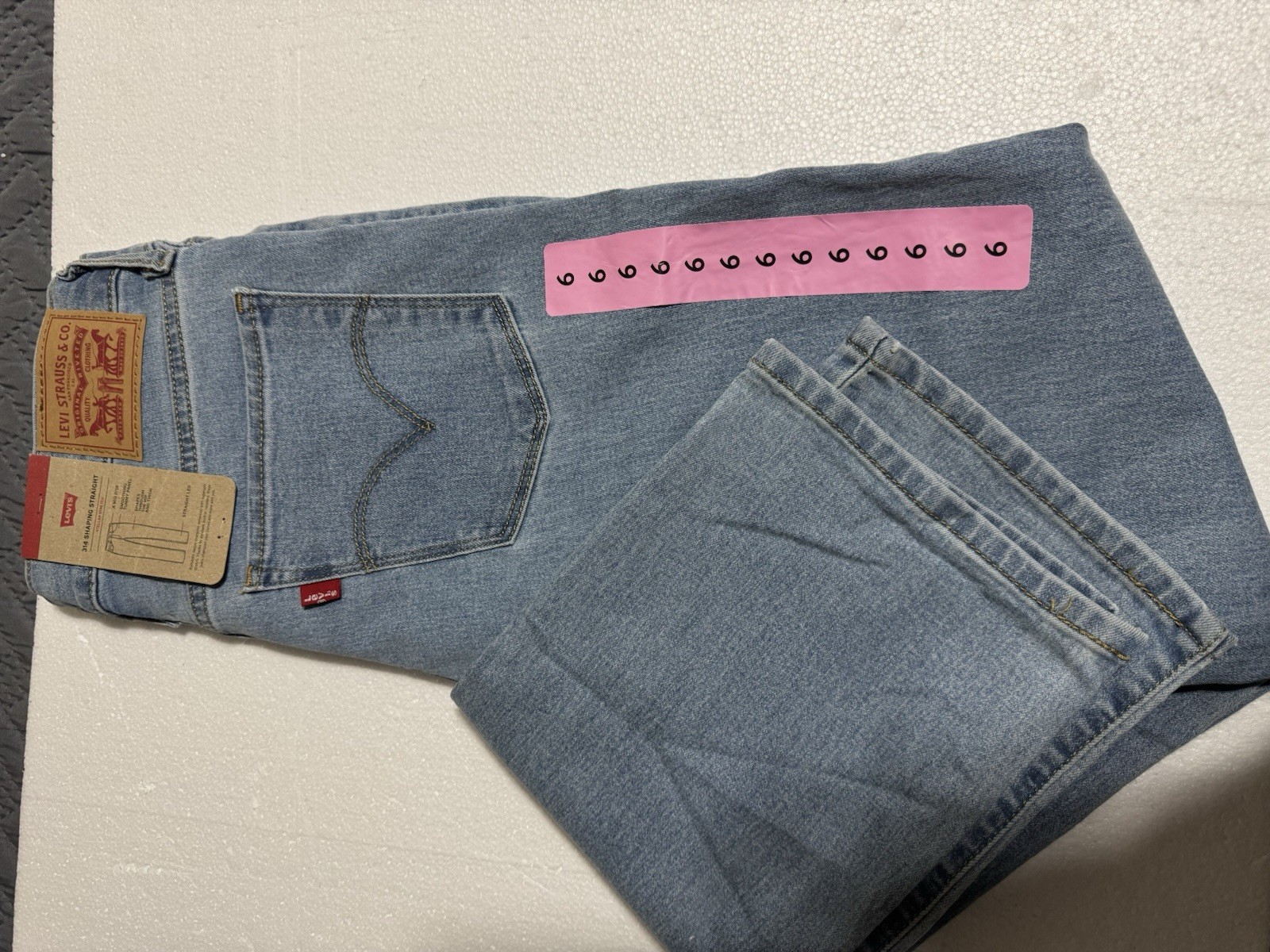 Levi’s Women’s 314 Shaping Straight Size 6 28/32 Mid Rise Light Wash NWT