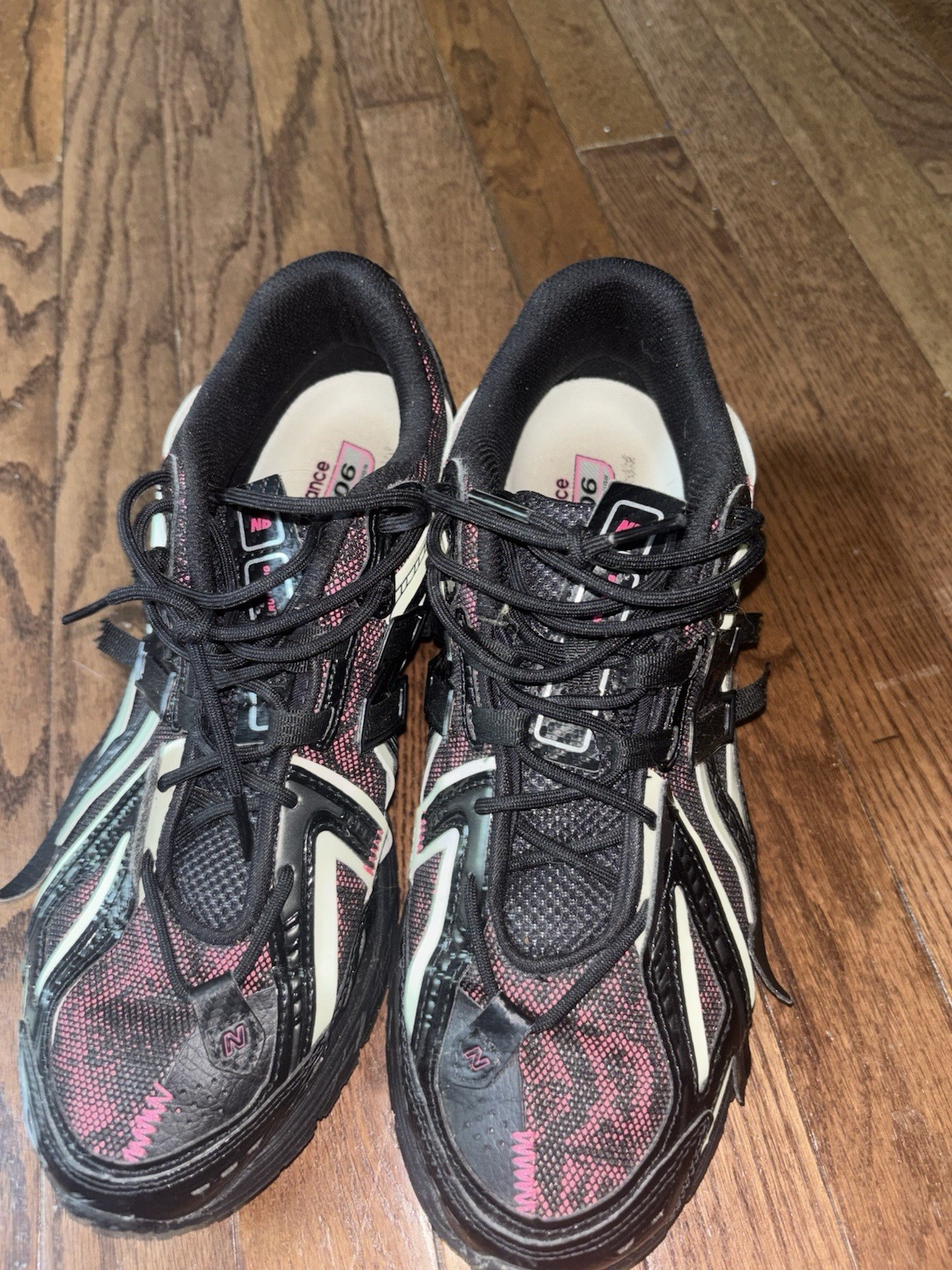 New Balance 1906A Black/Dragon Berry Mens Size 10.5 Very Good Condition