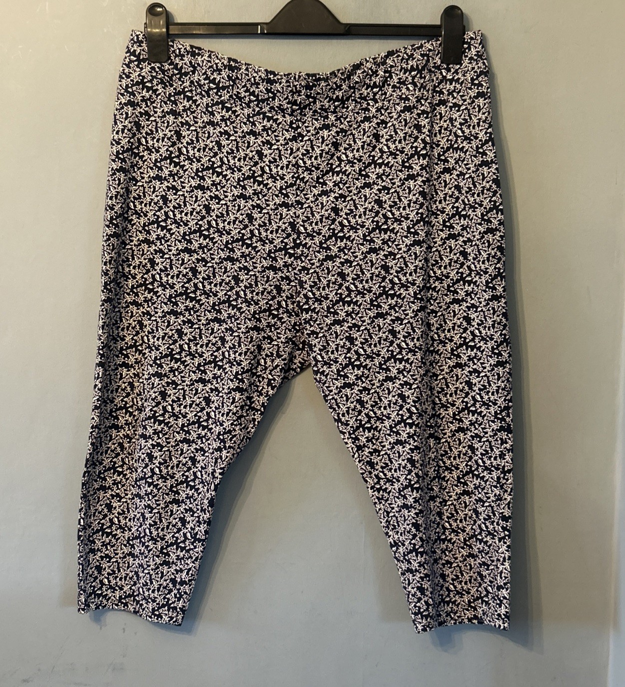 BMCasual Navy Cotton Blend Floral Pattern Capri Crop Trouser UK Size 24