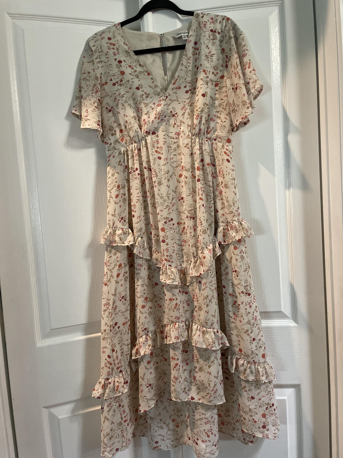 Davi & Dani Dress Womens Medium Ivory Floral Tiered Ruffle Midi V Neck Boho