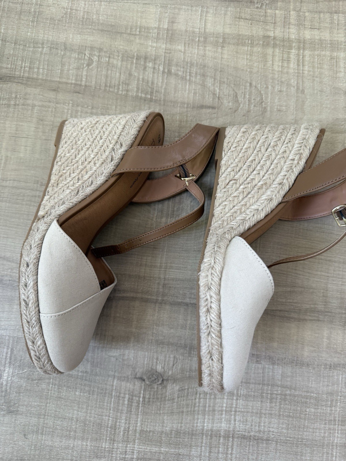 Time and Tru Women’s Canvas Espadrille Wedge Memory Foam Ankle Strap 8.5