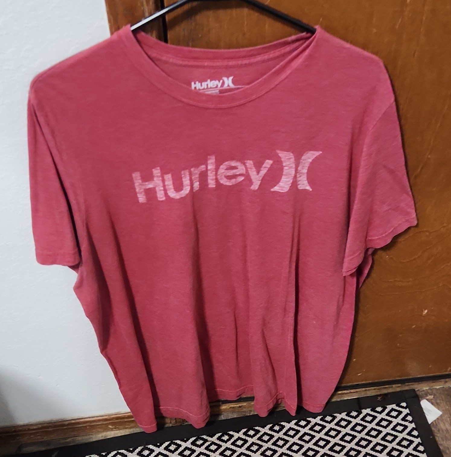 Hurley Men’s XL Red Graphic Logo Crew Neck Short Sleeve Cotton Knit T-Shirt
