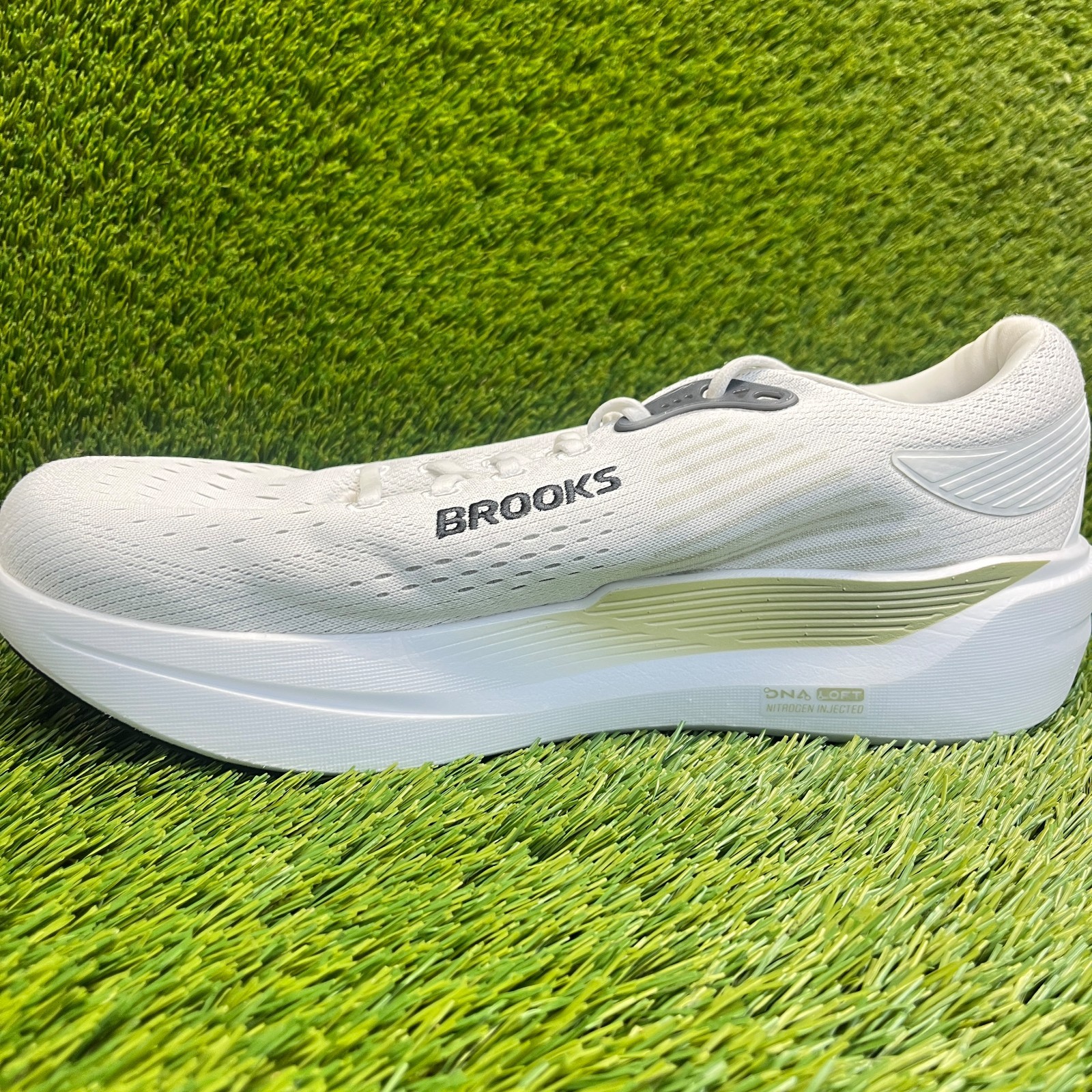 Brooks Ghost Max 3 Mens Size 12.5 White Black Athletic Running Shoes Sneakers