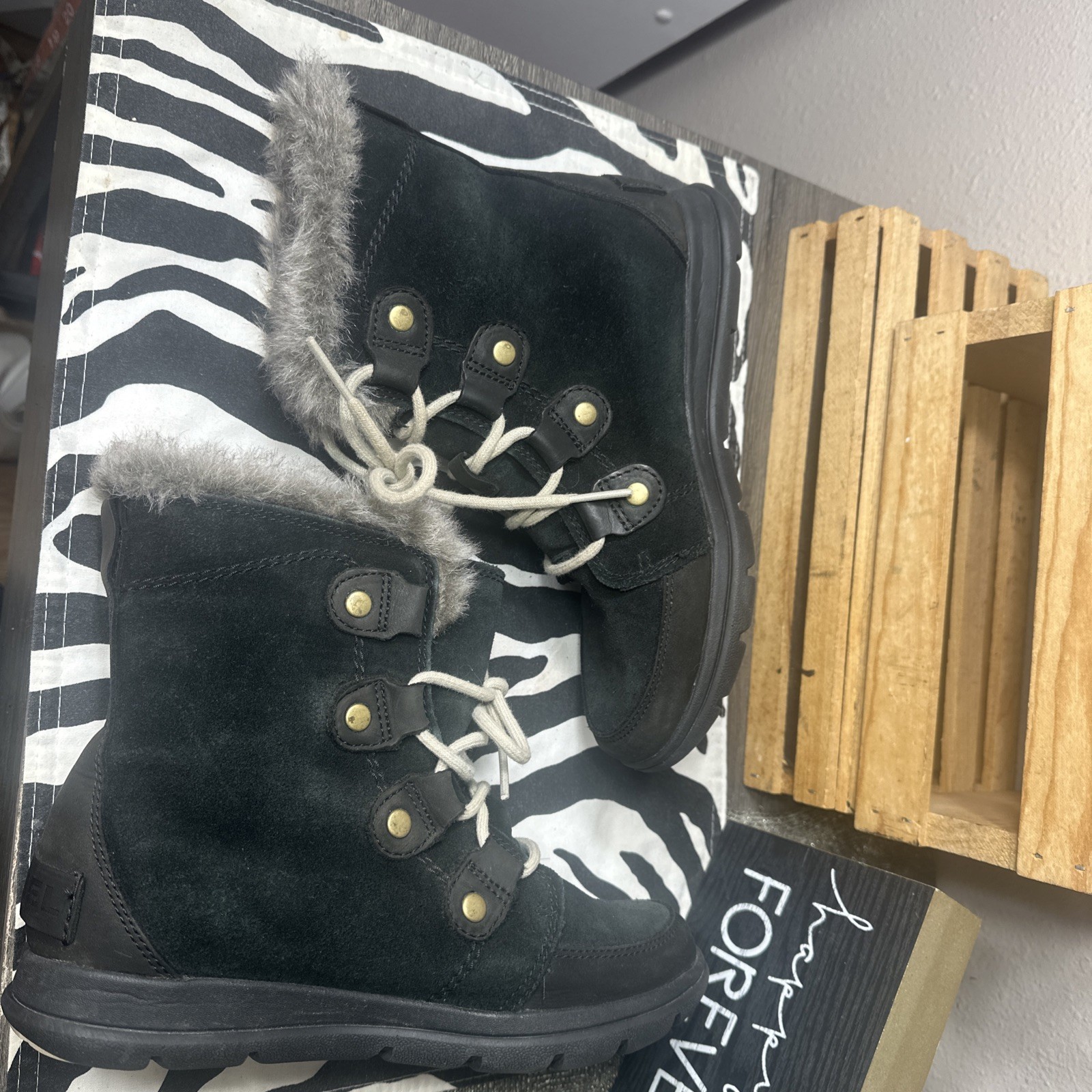 SOREL Explorer Black Suede Leather LaceUp Faux Fur Trim Logo Boots 7.5/38.5 VGUC