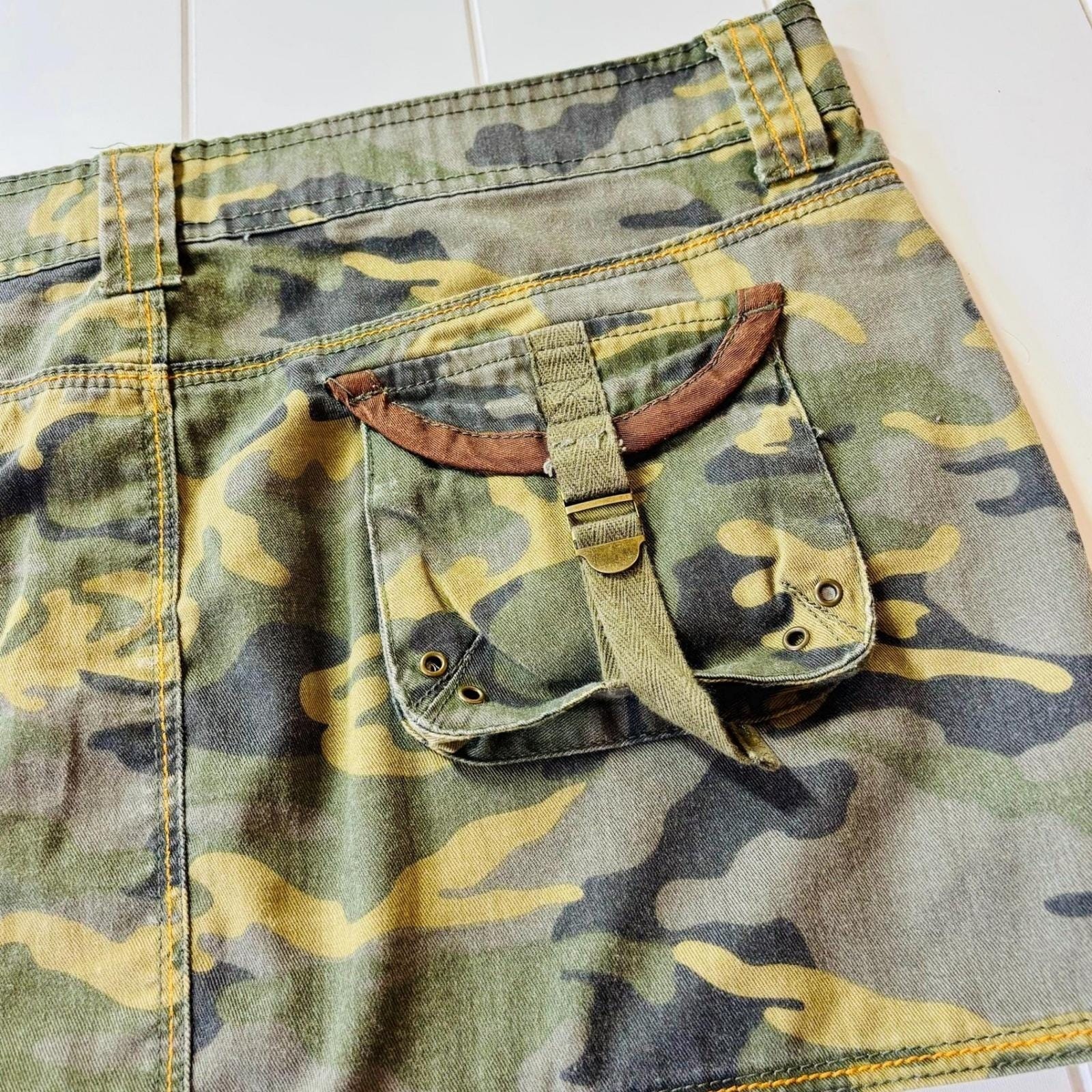 Vintage Y2K Camo Utility Grunge Micro Mini Skirt Size 11 12
