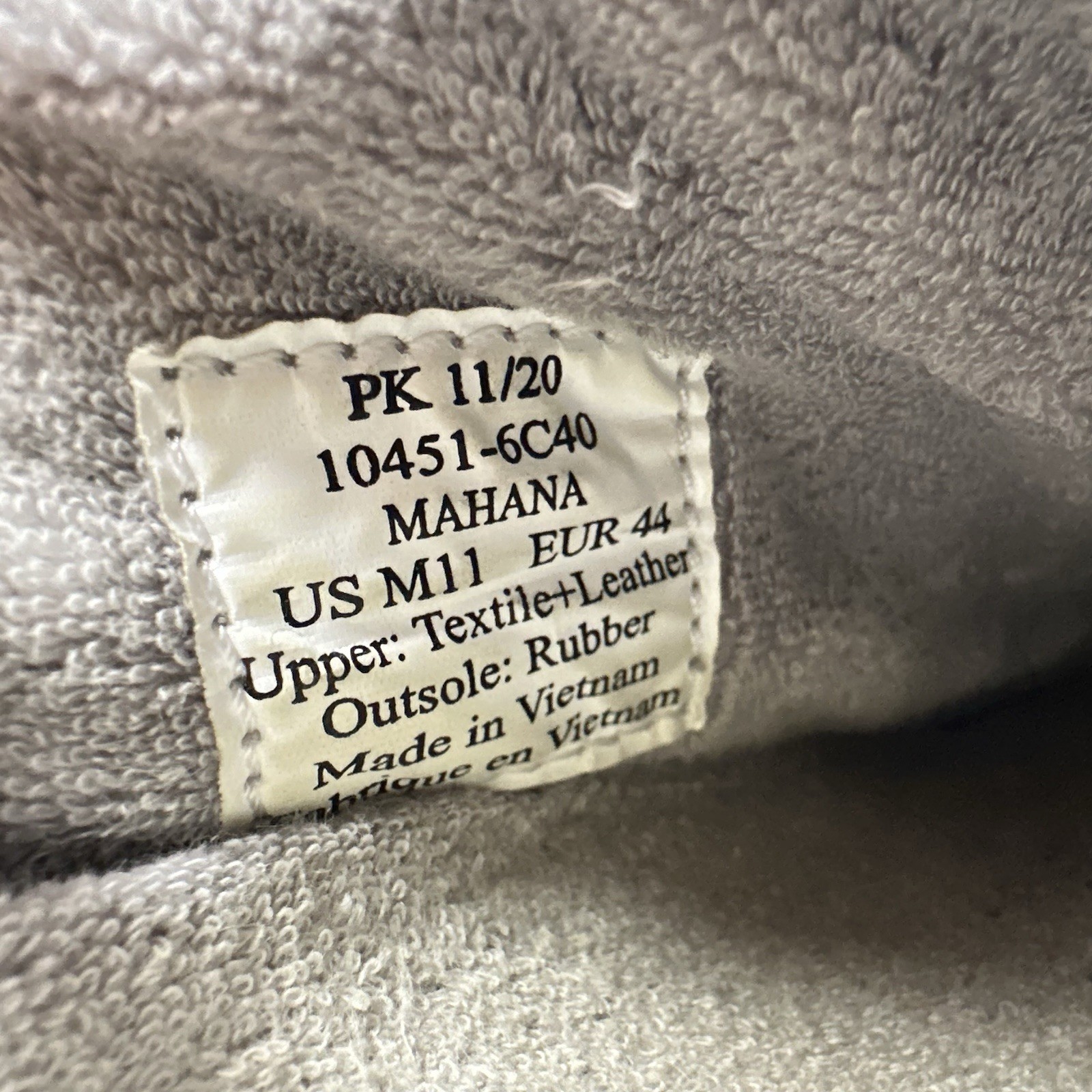 OluKai Mahana Men 11 Dark Shadow Quilted Jersey Drop-In Heel Slipper