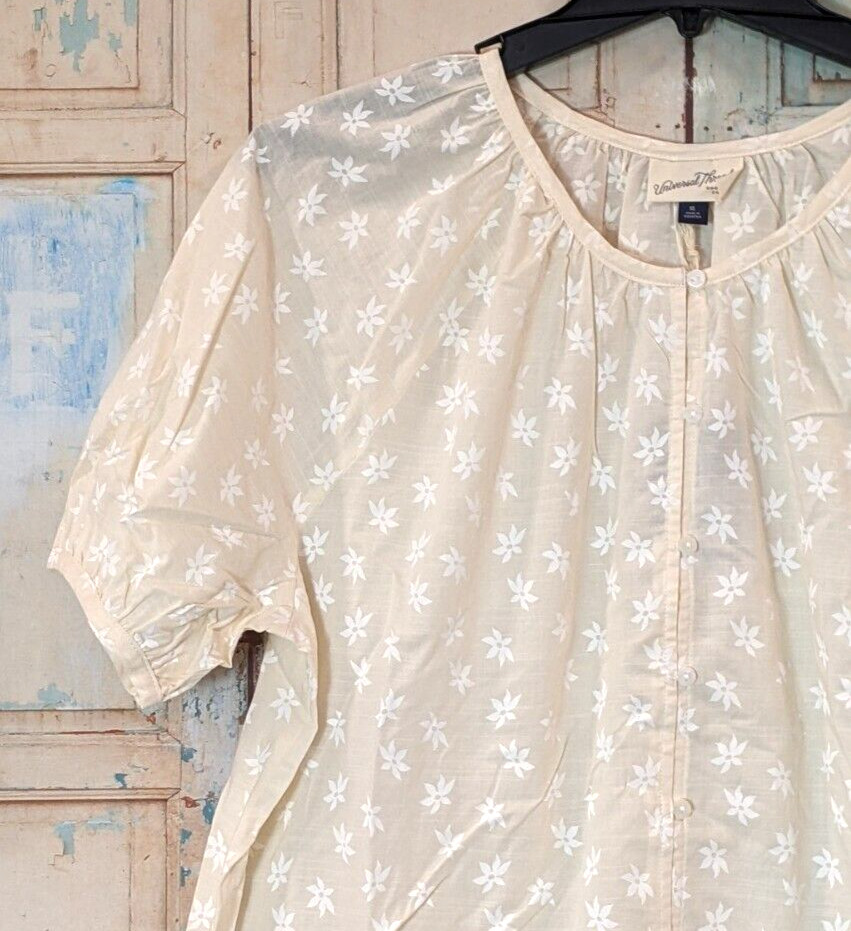 Universal Thread Womens Size XXL Cream White Floral Puff Sleeve Button Front Top