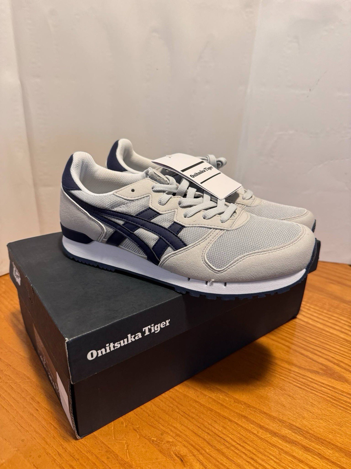 Onitsuka Tiger Alvarado Glacier Grey/Peacoat Men’s 8, Women’s 9.5