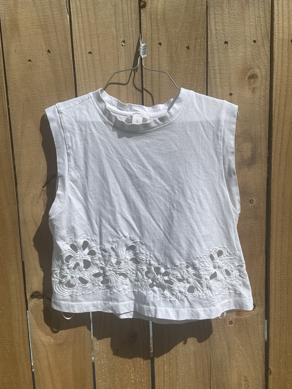 Japna Women’s Ivory Flower Cut-Out Details Sleeveless Tank Top. Size L