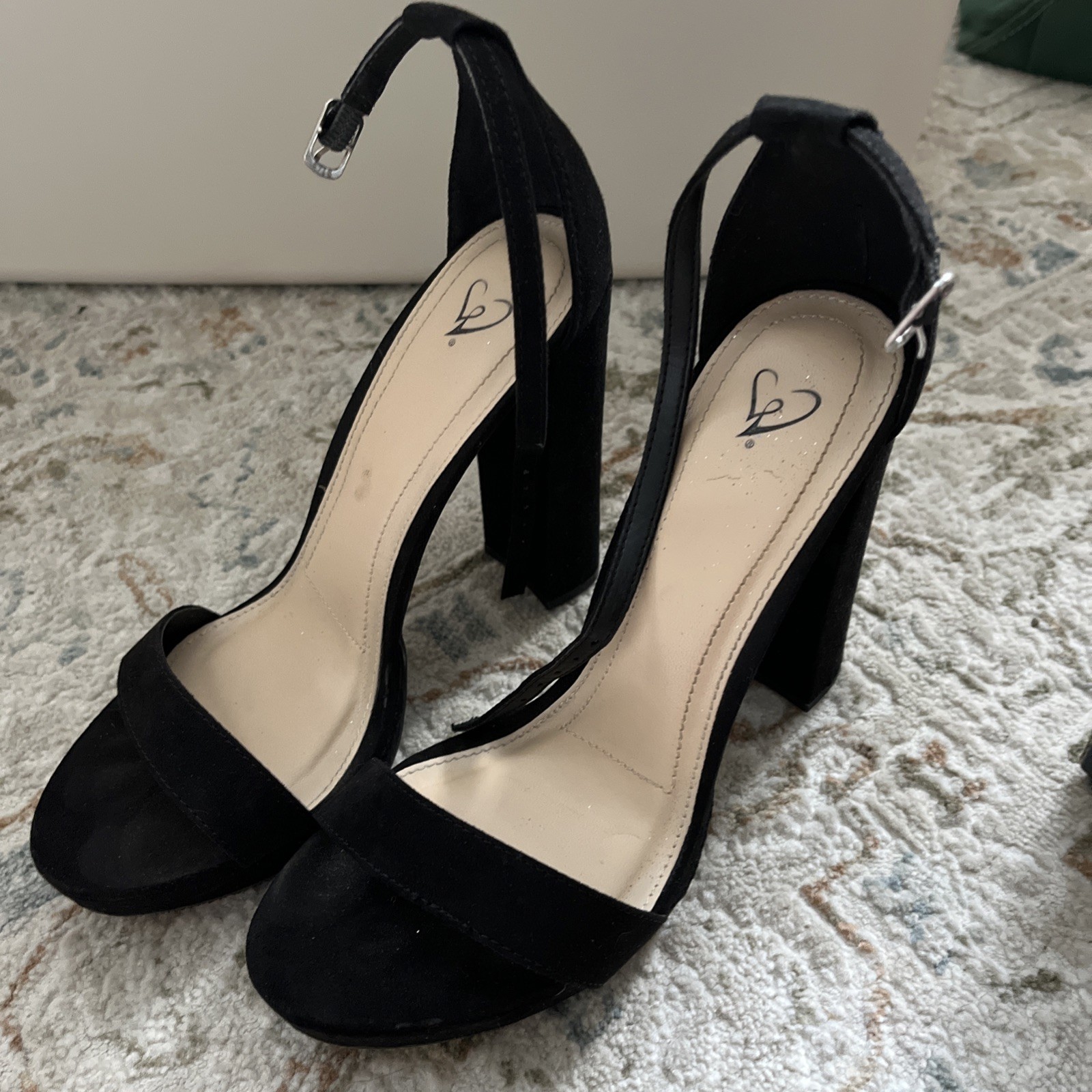 Windsor Black Suede MORRIN 3 Inch High Heels Women’s 7.5 Gently Used with Box