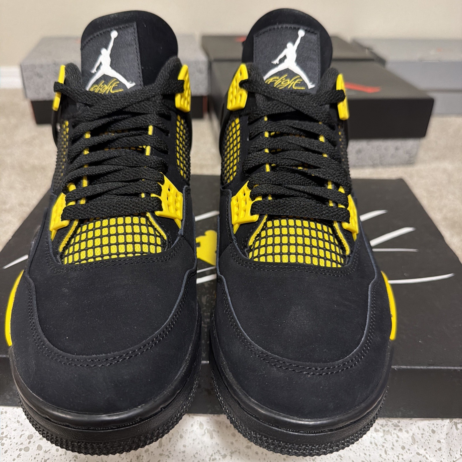 Size 11 – Jordan 4 Retro Mid Thunder