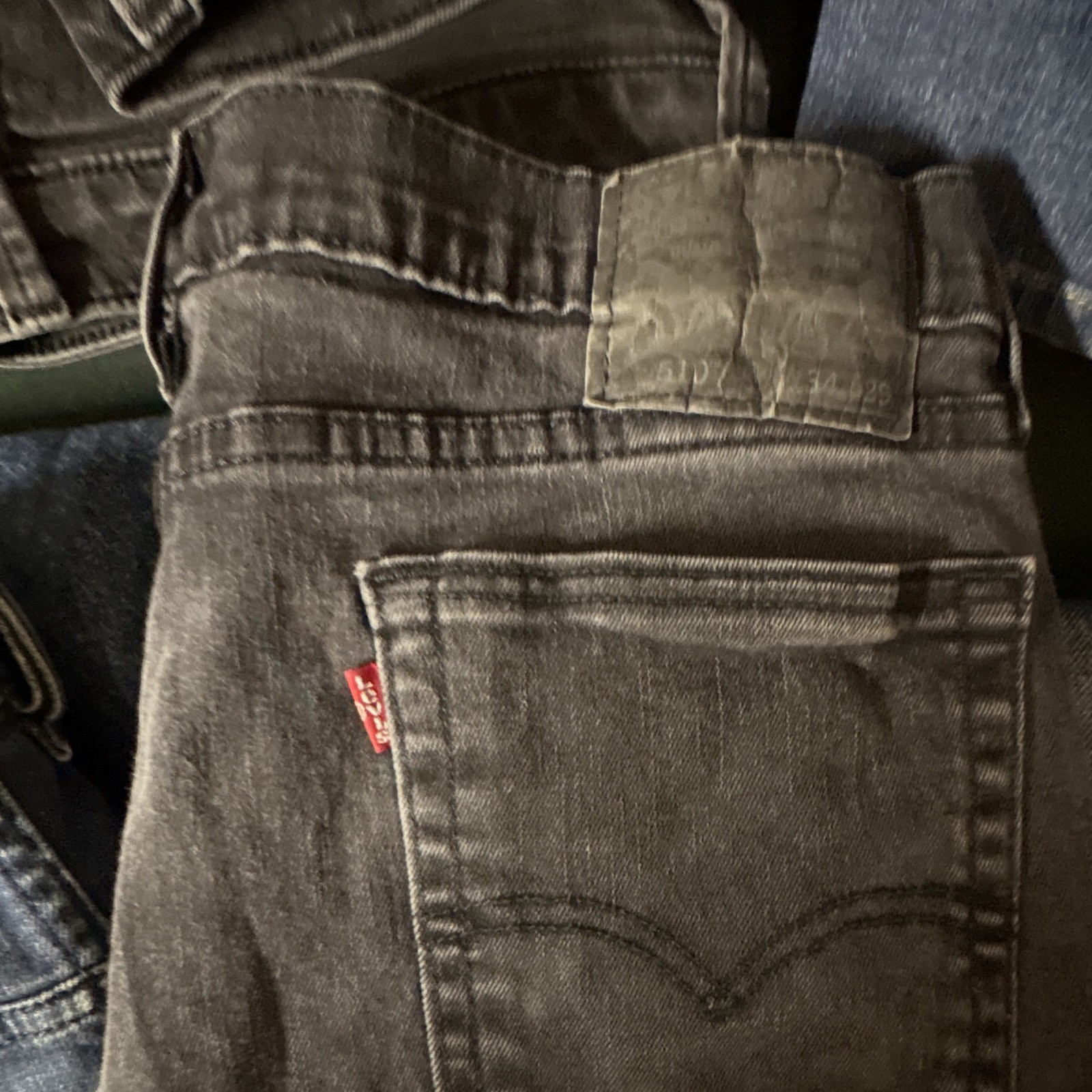 Levi’s Men’s Gray Dark Wash Denim Jeans Slim Fit Mid Rise 5-Pocket Button Fly