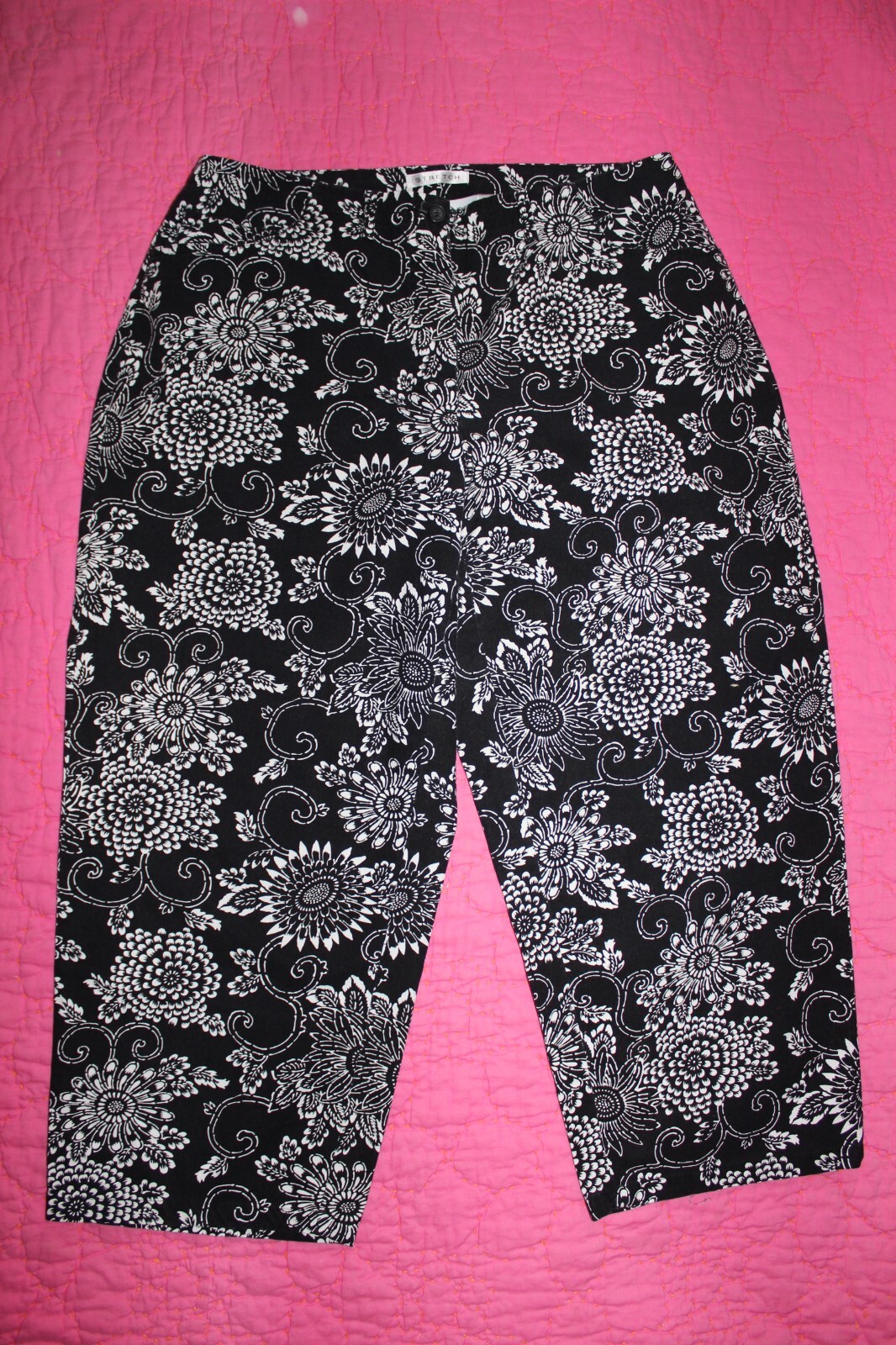 VILLAGER Liz Claiborne Black White Floral Crop Pant Pockets Stretch Cotton Sz 12
